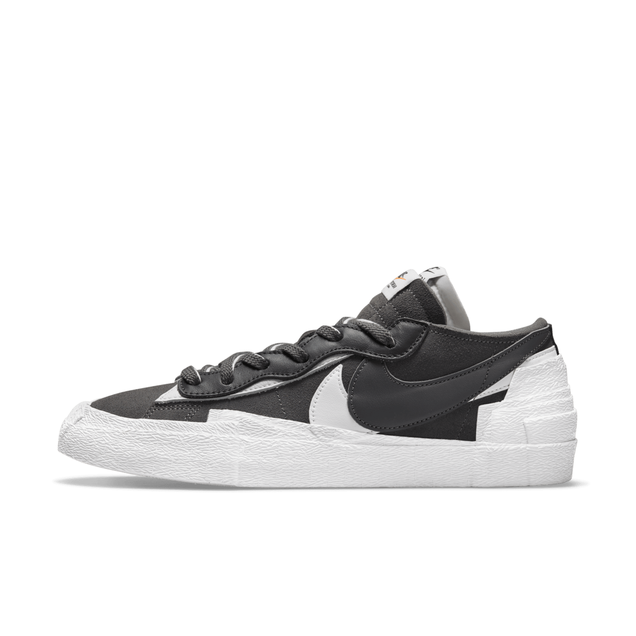 วันเปิดตัว Blazer Low x sacai “Iron Grey”