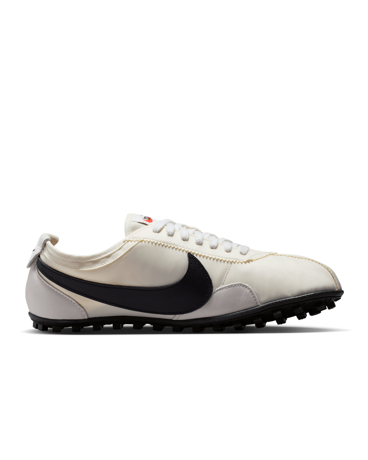 Fecha de lanzamiento de las zapatillas Moon Shoe "Soft Pearl and Black" para mujer (II0407-001)