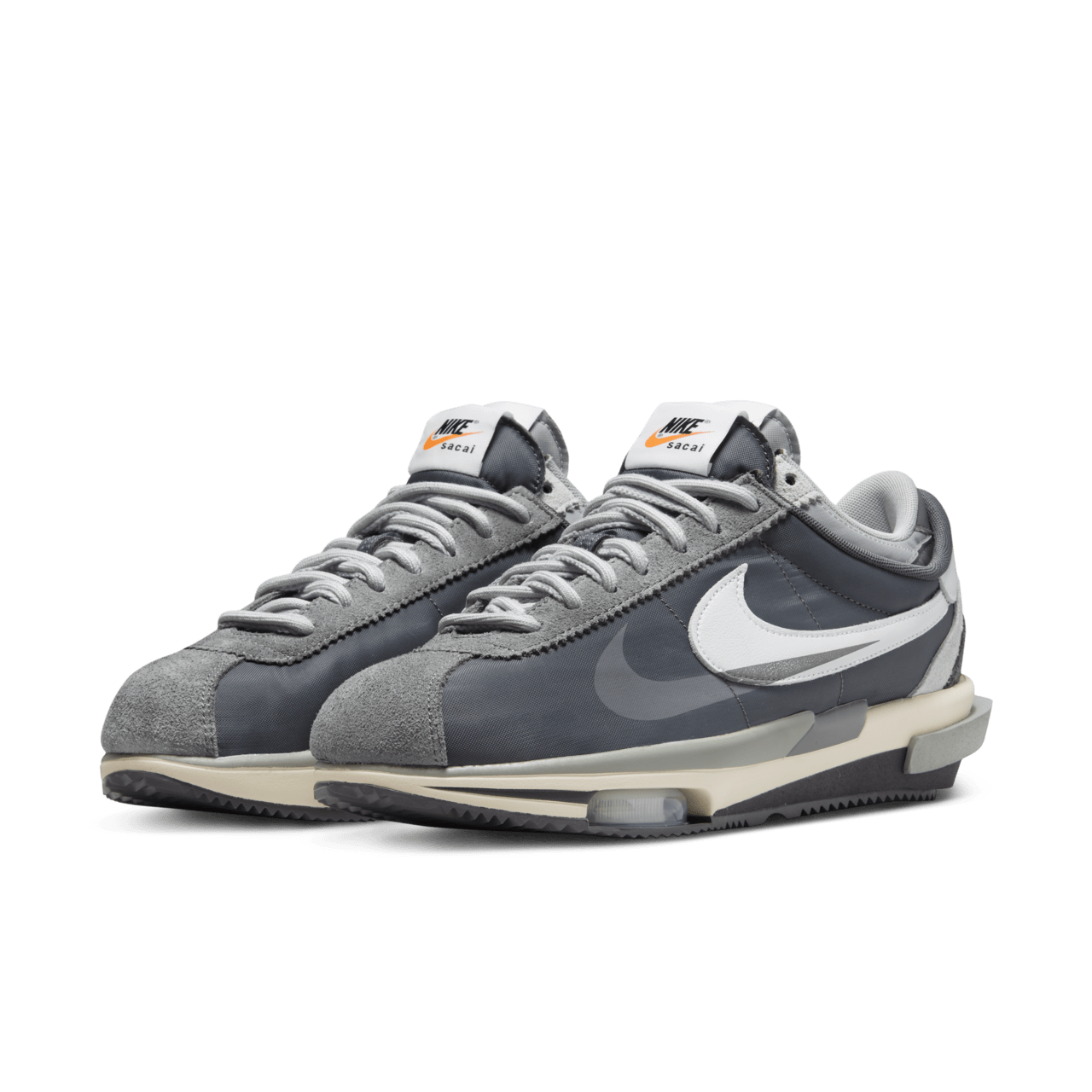 【NIKE公式】ズーム コルテッツ x sacai 'Iron Grey' (DQ0581-001 / NIKE CORTEZ SP)