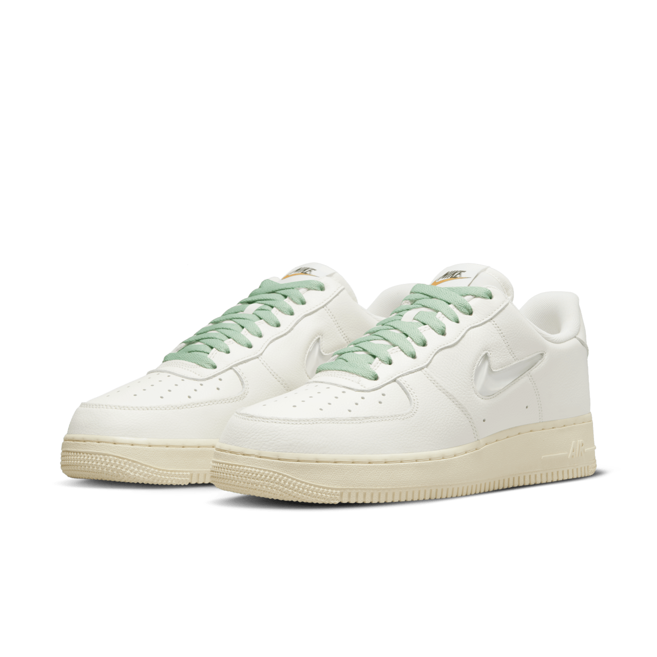 NIKE公式】エア フォース 1 '07 プレミアム ビンテージ 'Sail' (DO9785-100 / AF 1 '07 PRM VNTG).  Nike SNKRS