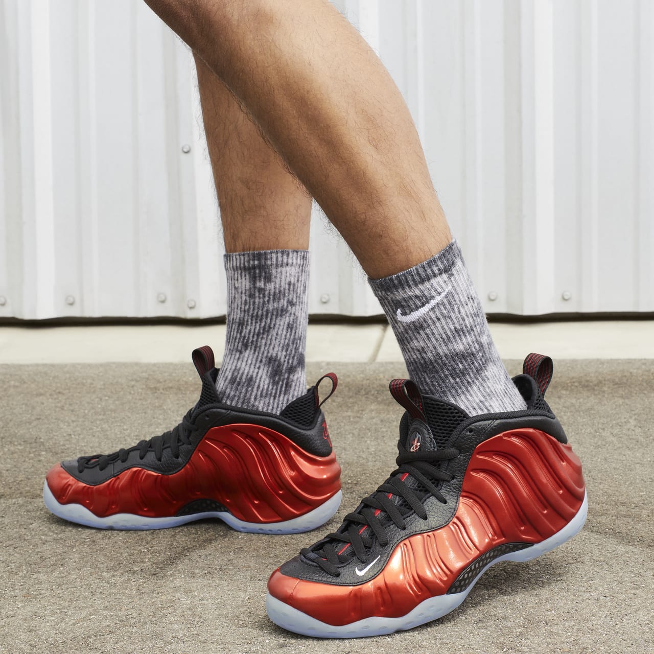 Fecha de lanzamiento del Air Foamposite One "Metallic Red" (DZ2545-600) 