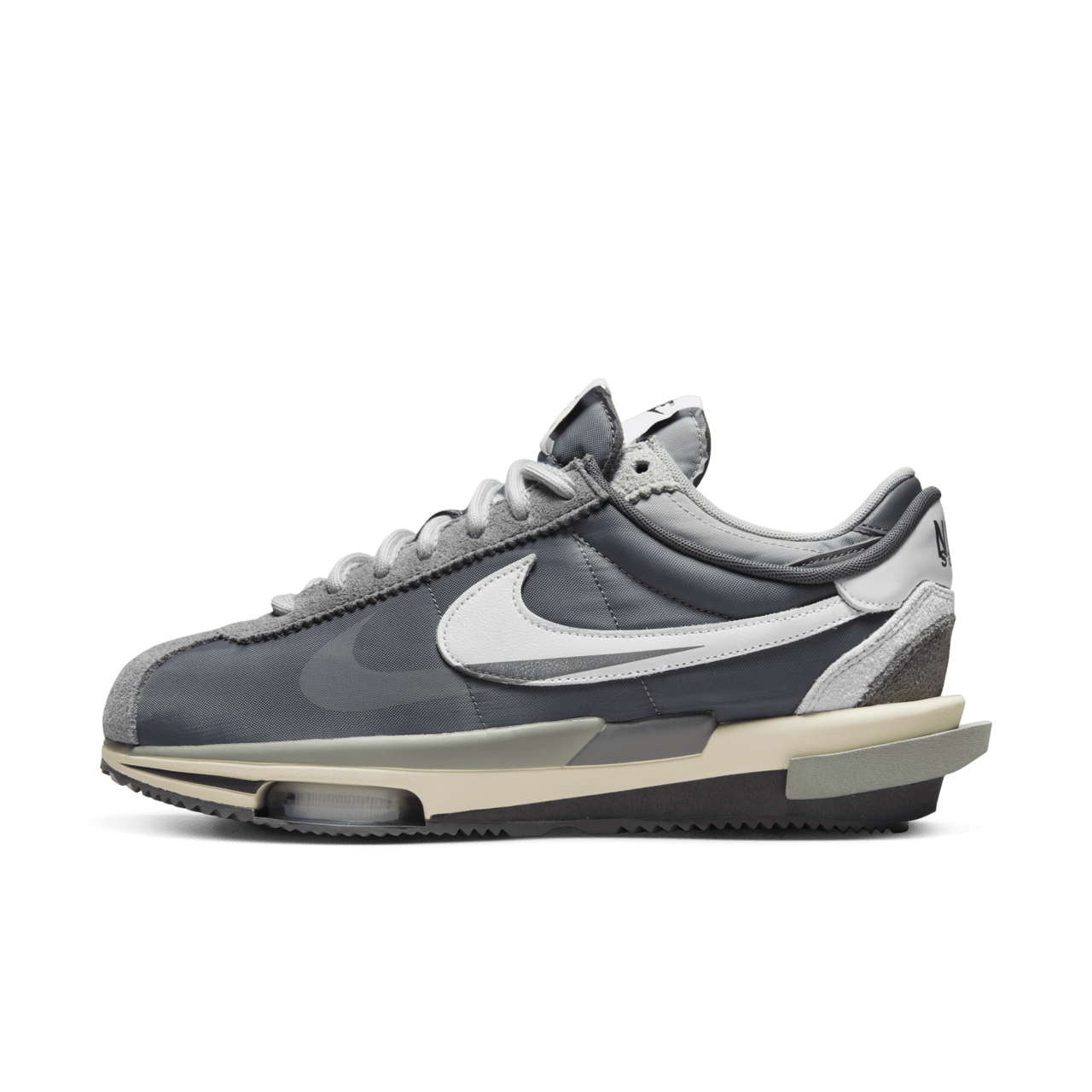 【NIKE公式】ズーム コルテッツ x sacai 'Iron Grey' (DQ0581-001 / NIKE CORTEZ SP)