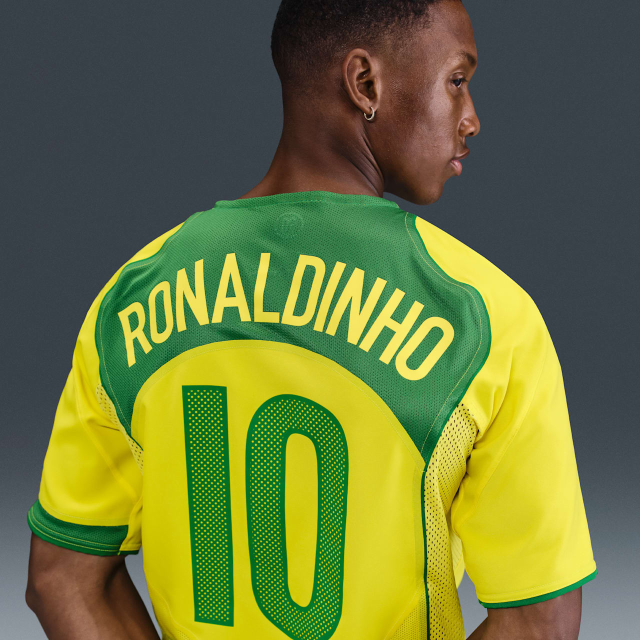 Fecha de lanzamiento de la colección de ropa Brazil 2004 Total 90 Reissue