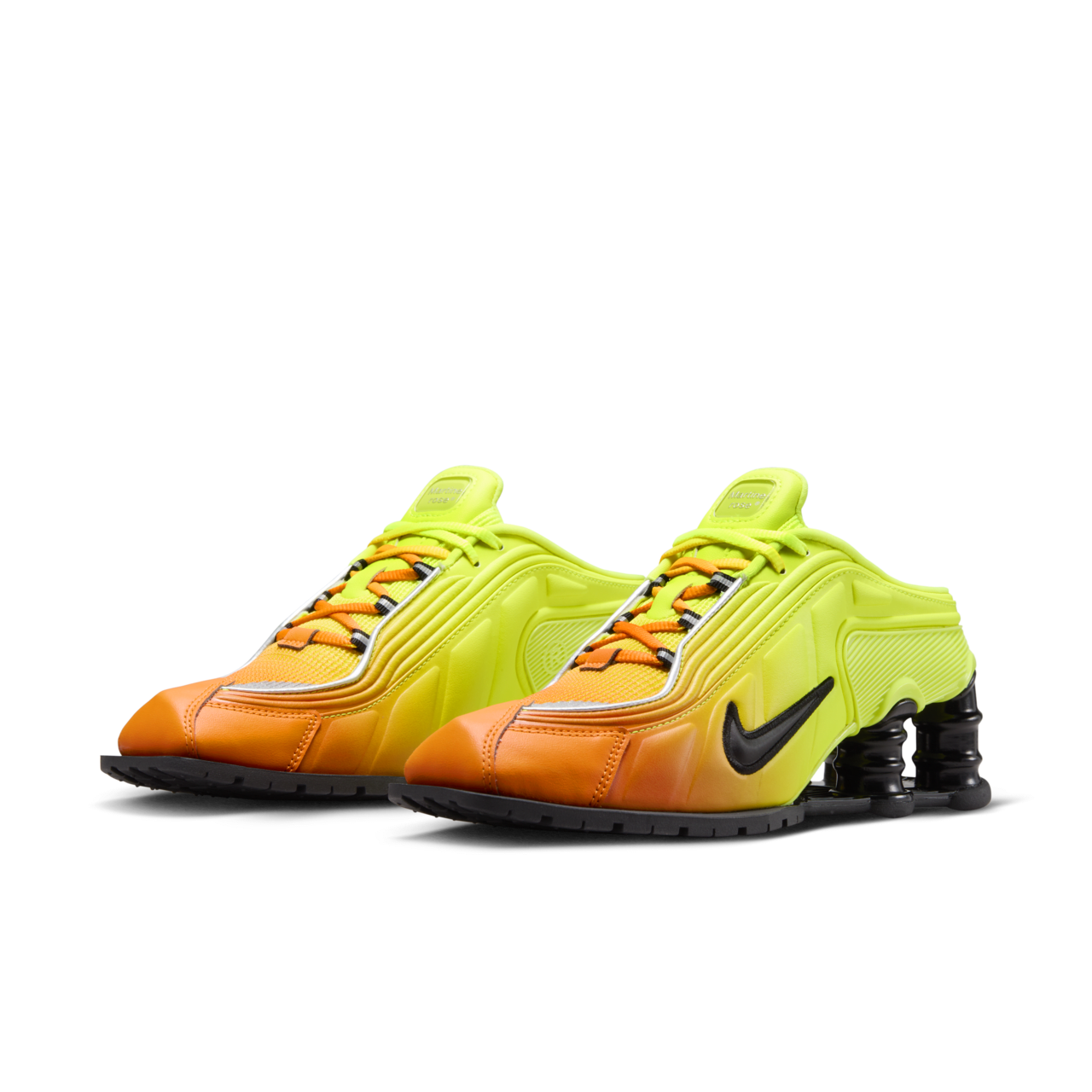 Date de sortie de la Shox MR4 x Martine Rose « Safety Orange » (DQ2401-800) 