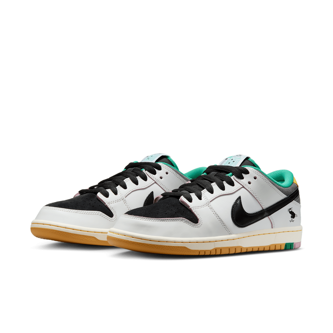 วันเปิดตัว Nike SB Dunk Low Pro x CSEF "Black and White" (HJ4132-100)
