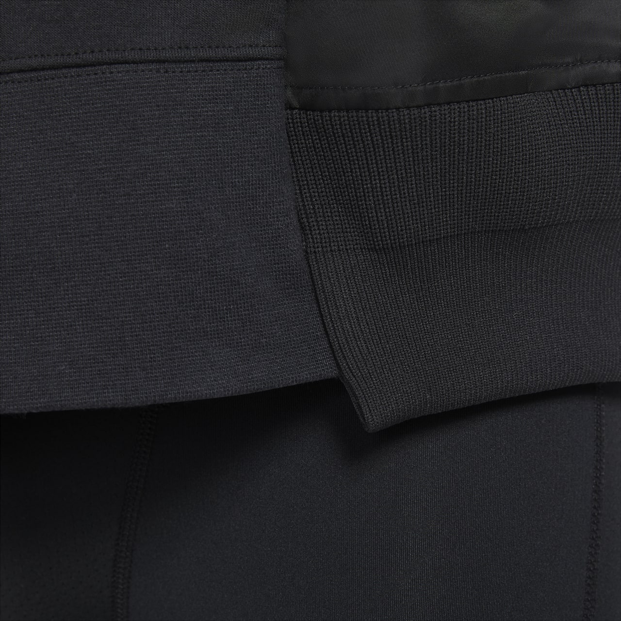 วันเปิดตัว Nike x sacai Apparel Collection