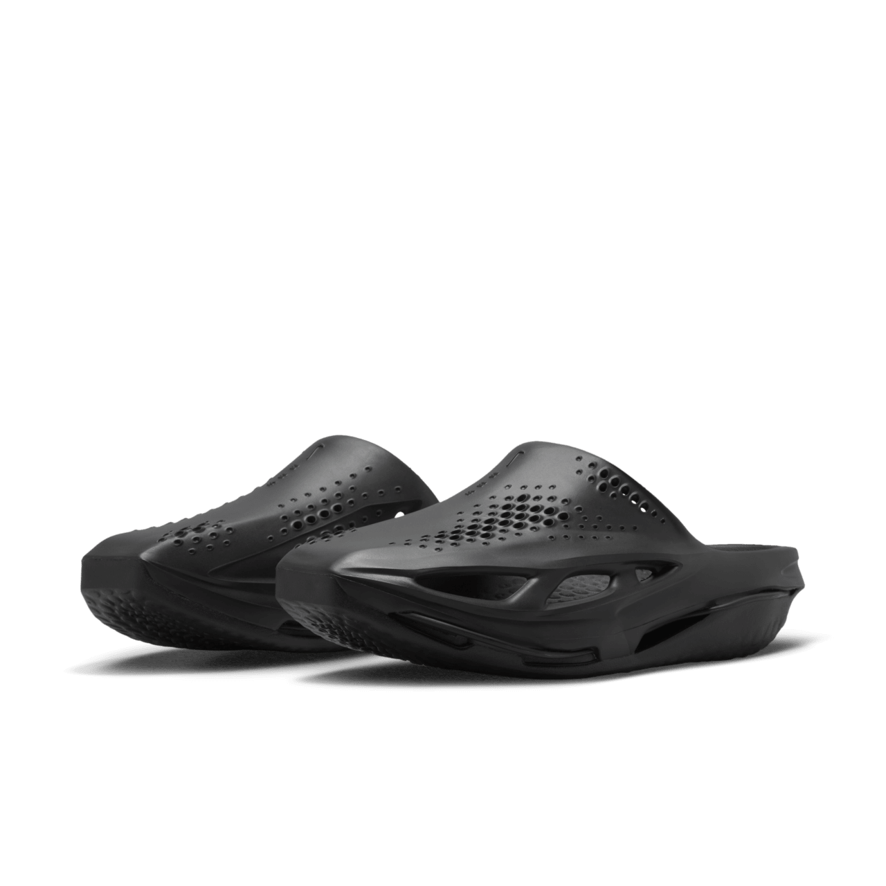 วันเปิดตัวรองเท้าแตะ 005 x MMW "Black" (DH1258-002)