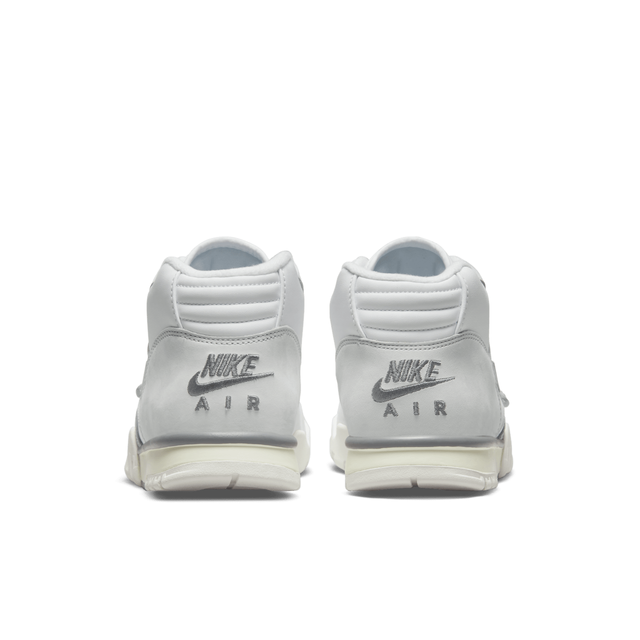 วันเปิดตัว Air Trainer 1 “Photon Dust and Light Smoke” (DM0521-001)