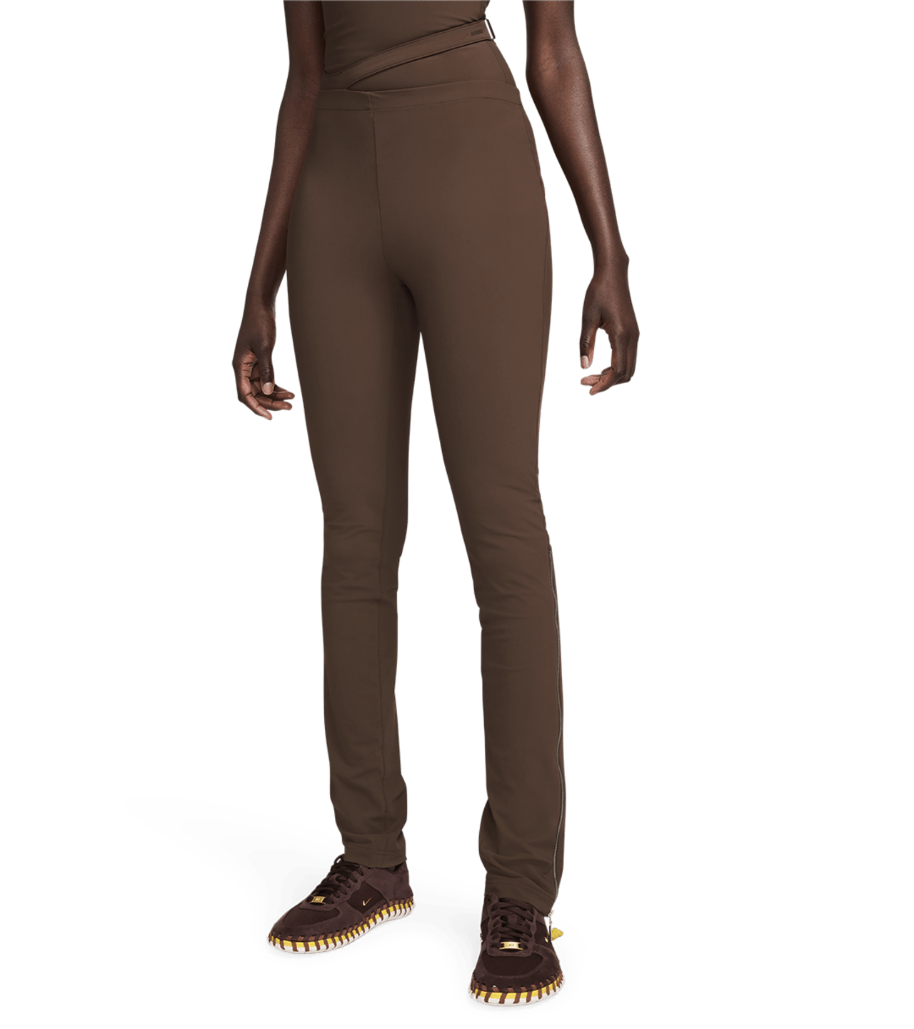 วันเปิดตัวคอลเลกชัน Nike x Jacquemus Bottoms Apparel