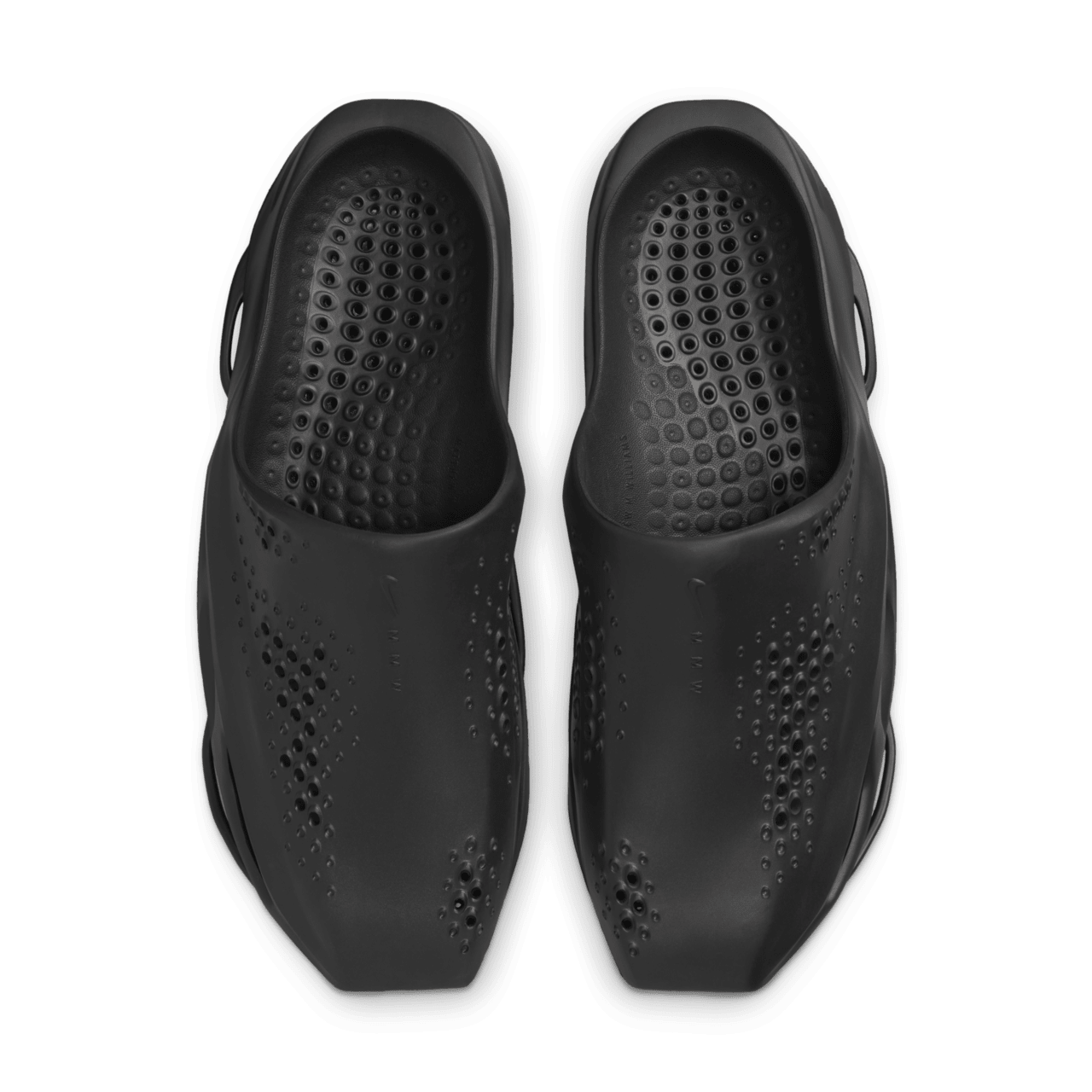 วันเปิดตัวรองเท้าแตะ 005 x MMW "Black" (DH1258-002)