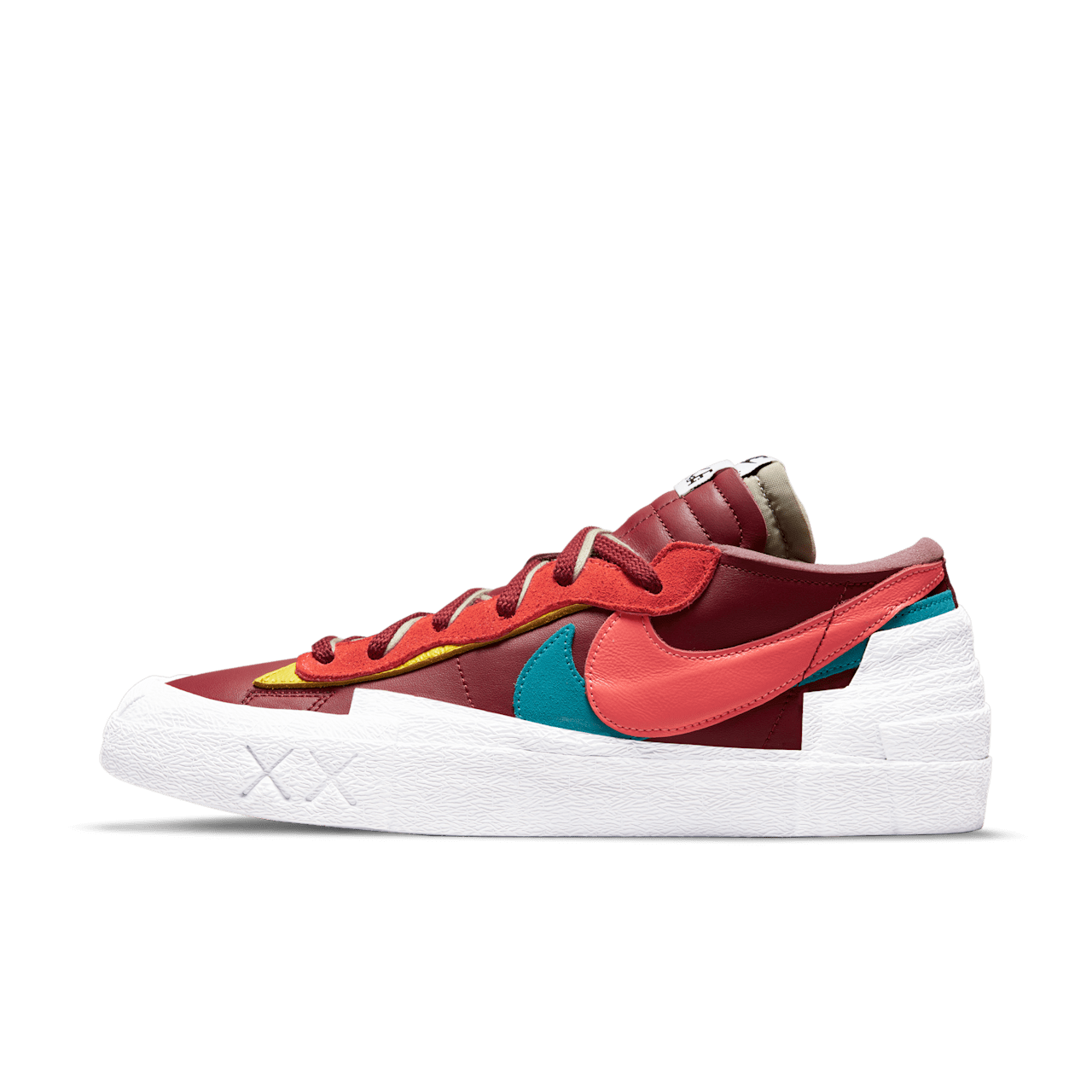 NIKE公式】sacai x KAWS ブレーザー LOW 'Team Red'(DM7901-600 NIKE公式】sacai x KAWS ブレーザー LOW 'Team Red'(DM7901-600