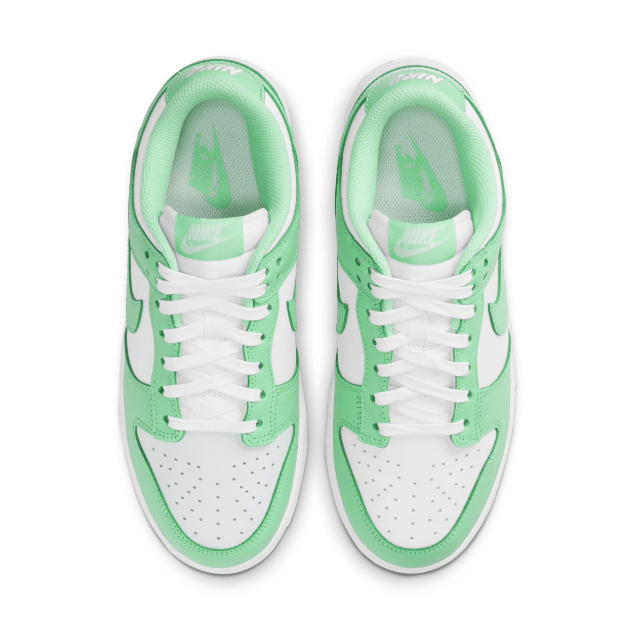 วันเปิดตัว Dunk Low “Green Glow” ผู้หญิง