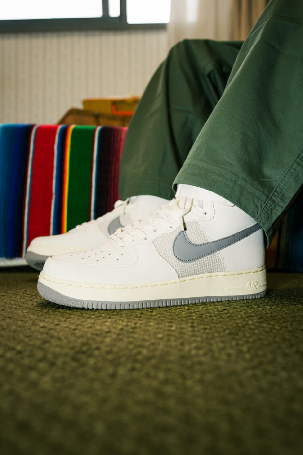 【NIKE公式】エア フォース 1 HIGH '07 LV8 'Sail and Medium Grey' (DM0209-100 / AF 1 HIGH '07 LV8 VTG)