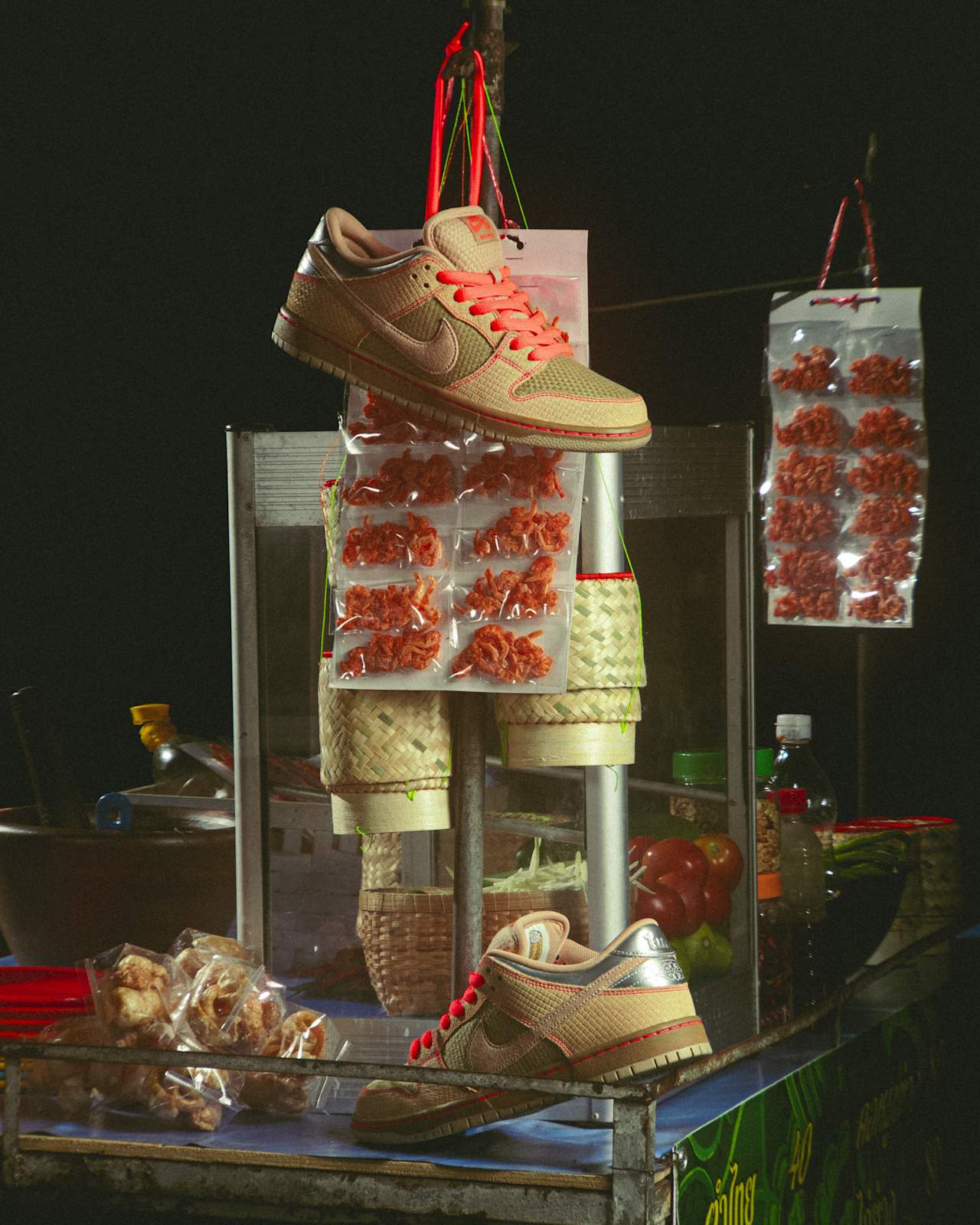 วันเปิดตัว Nike SB Dunk Low "Som Tum" 'Canvas and Parachute Beige' (IB6206-701) 