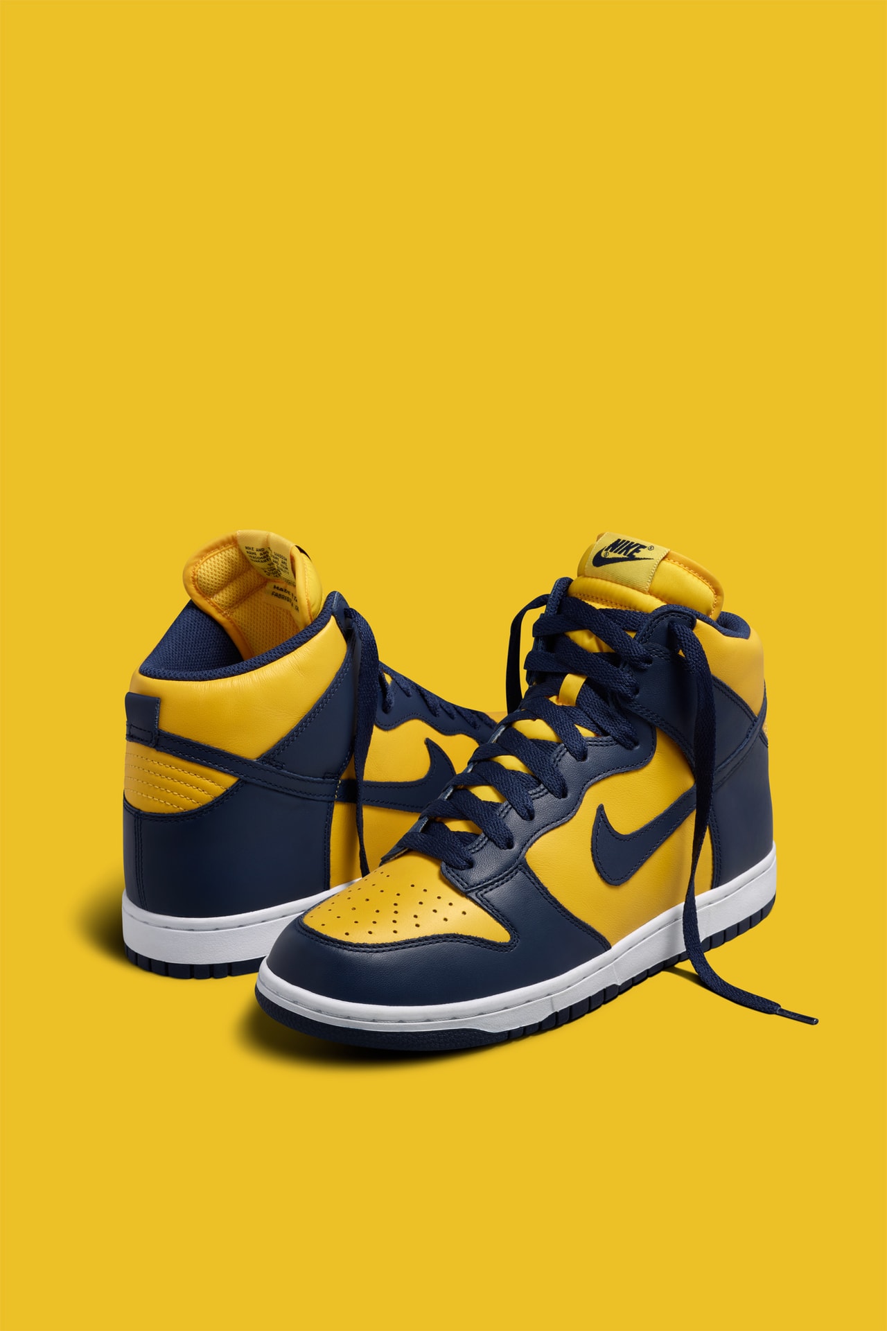 Nike dunk michigan hot sale