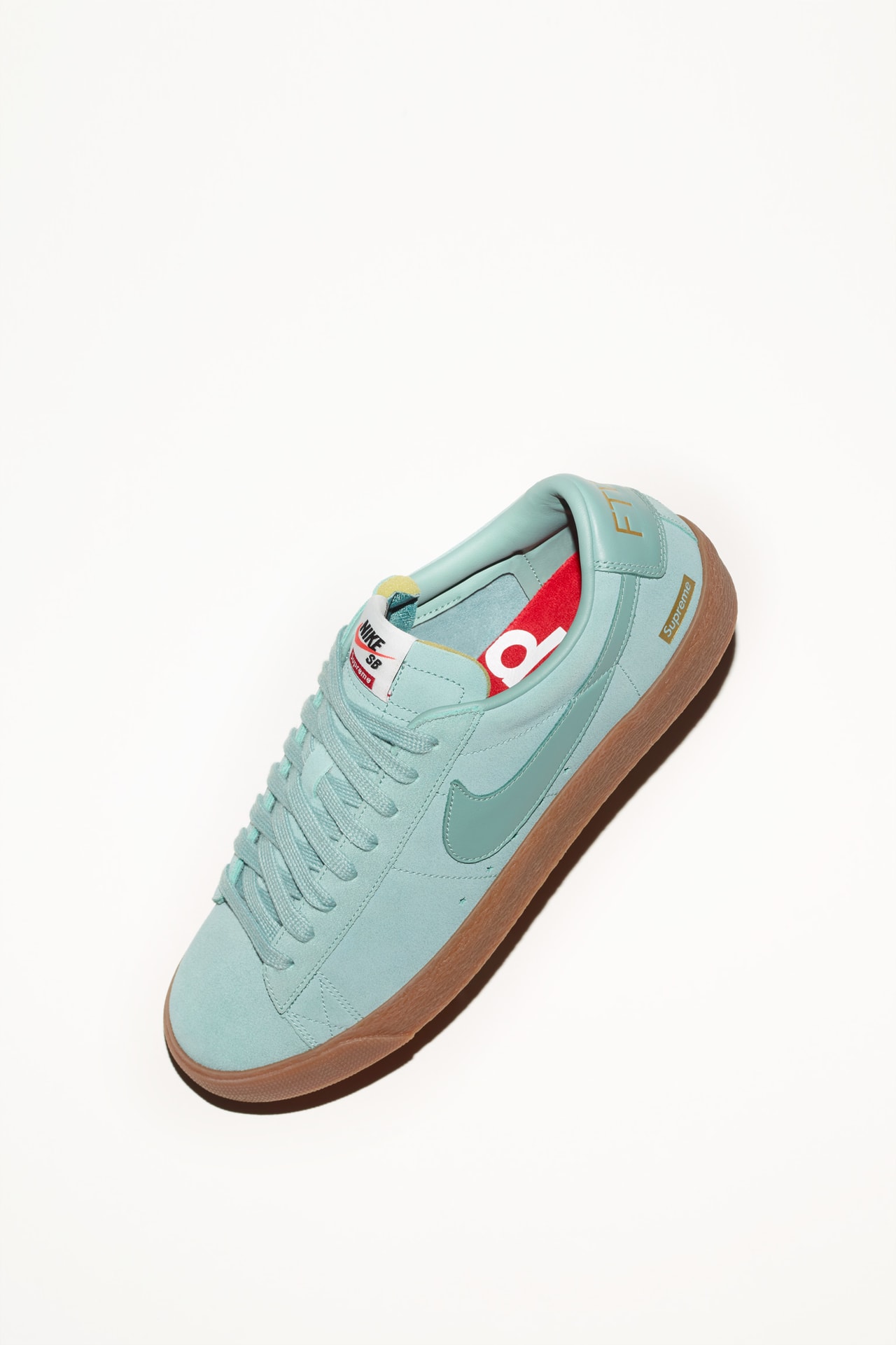 Nike sb blazer low gt x supreme on sale