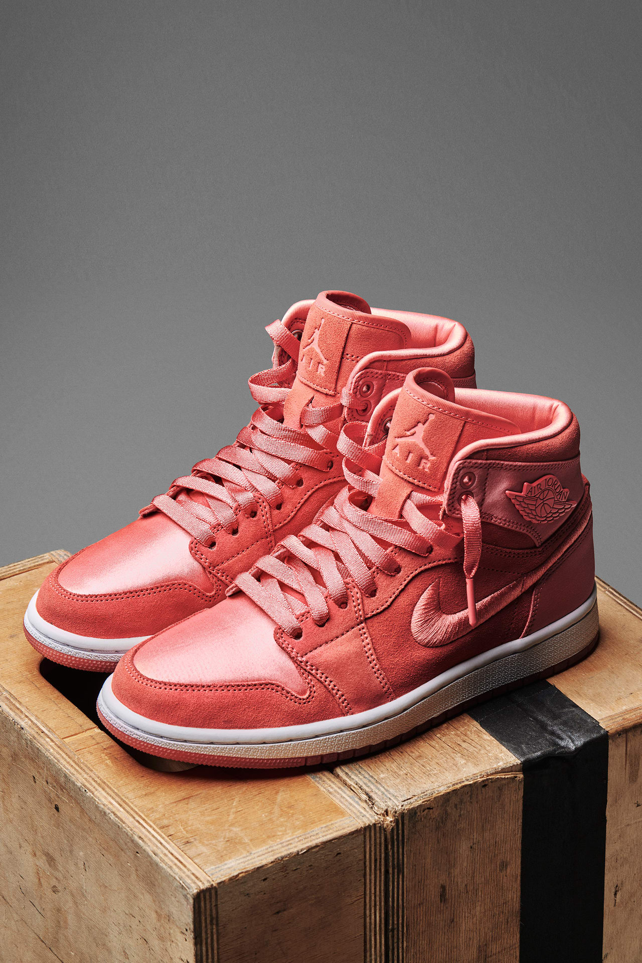 WMNS AIR JORDAN I