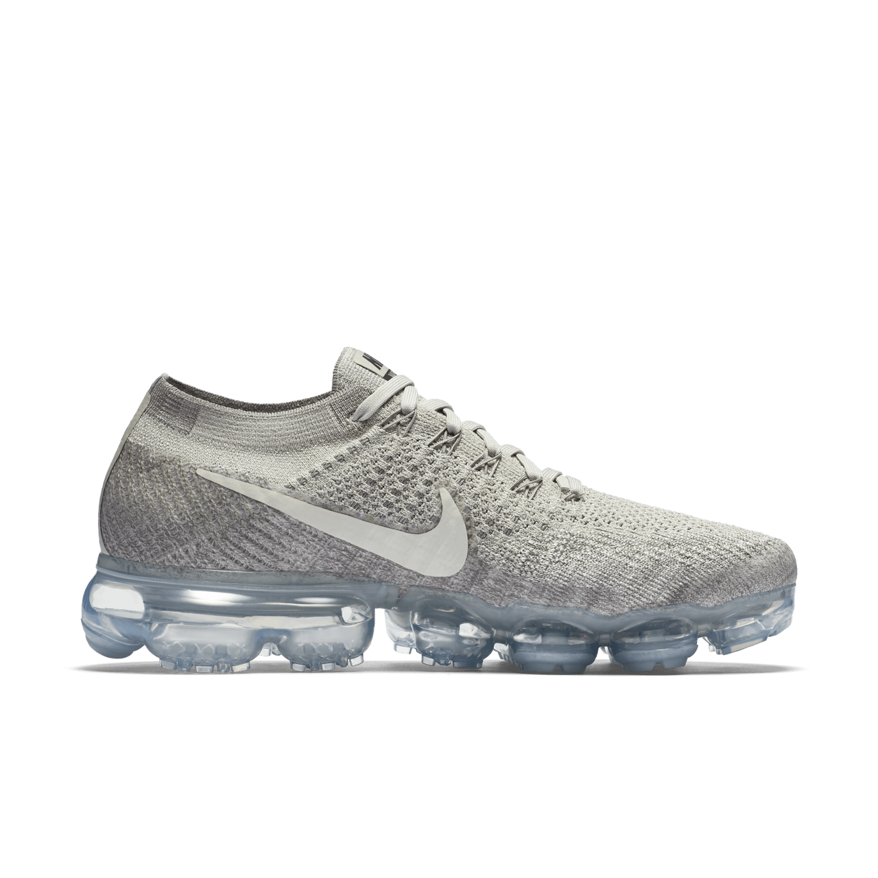 Nike women's air vapormax flyknit running shoes white best sale