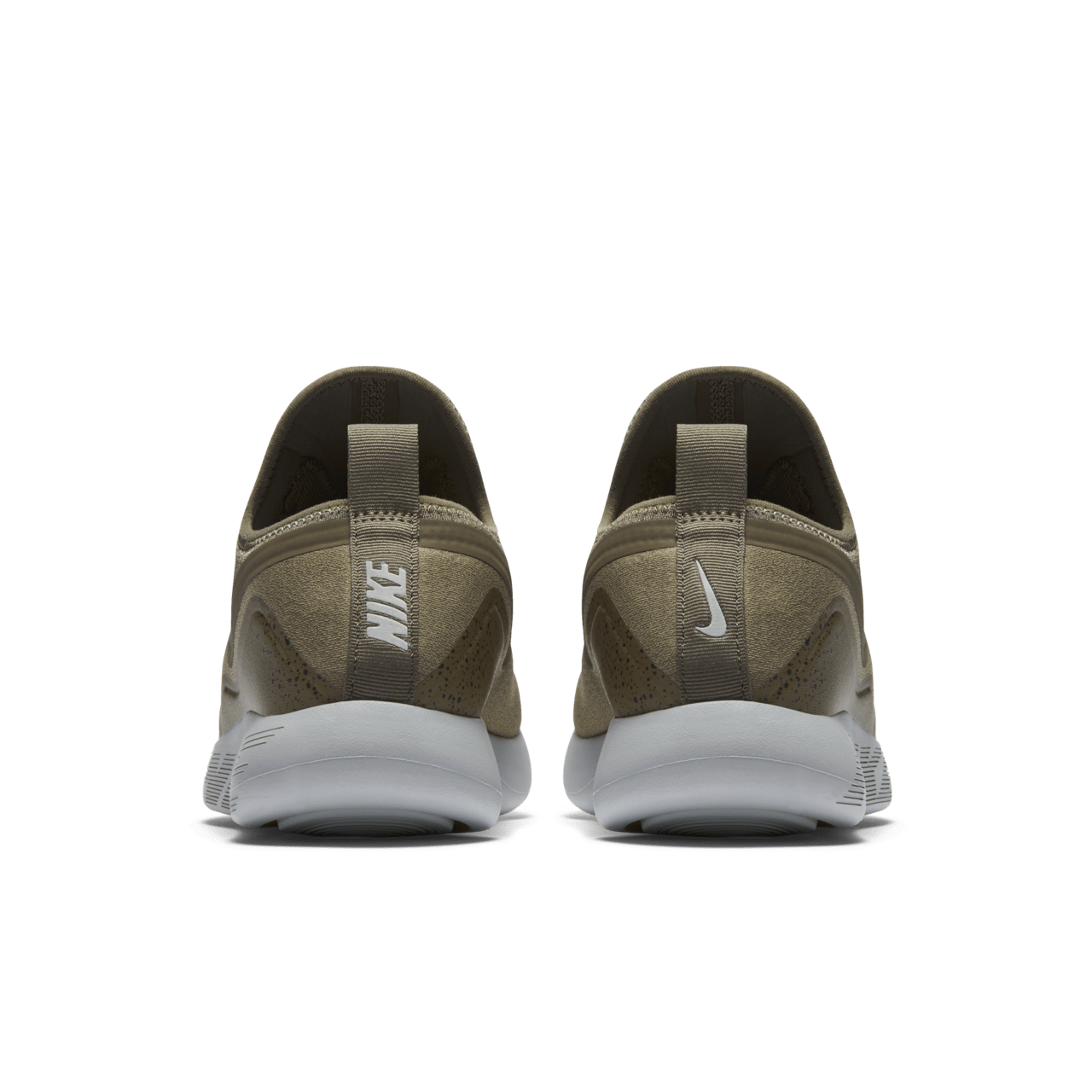 Nike LunarCharge Essential Medium Olive para mujer. Nike SNKRS