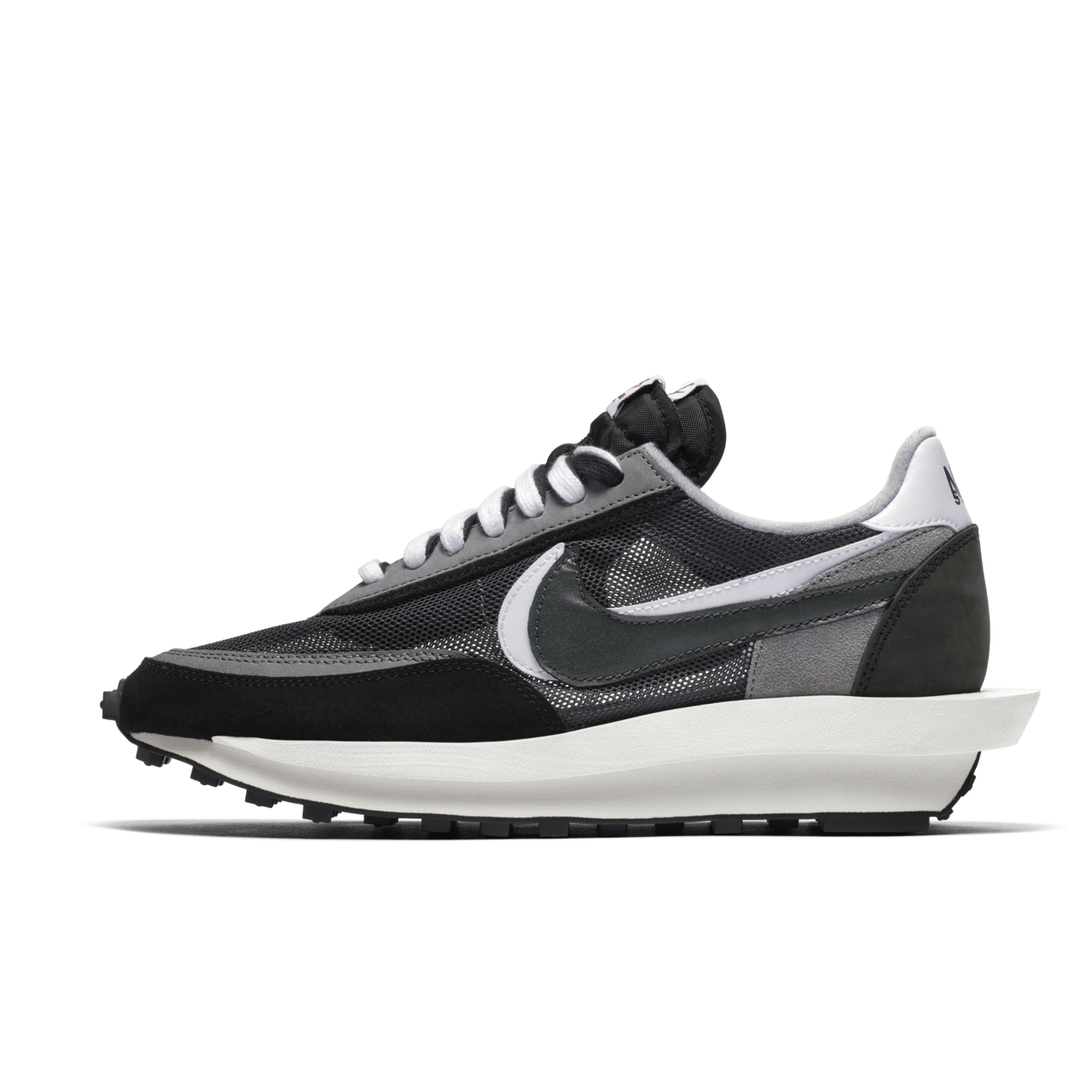 Fecha de lanzamiento de las sacai x Nike LDWaffle Black Nike SNKRS