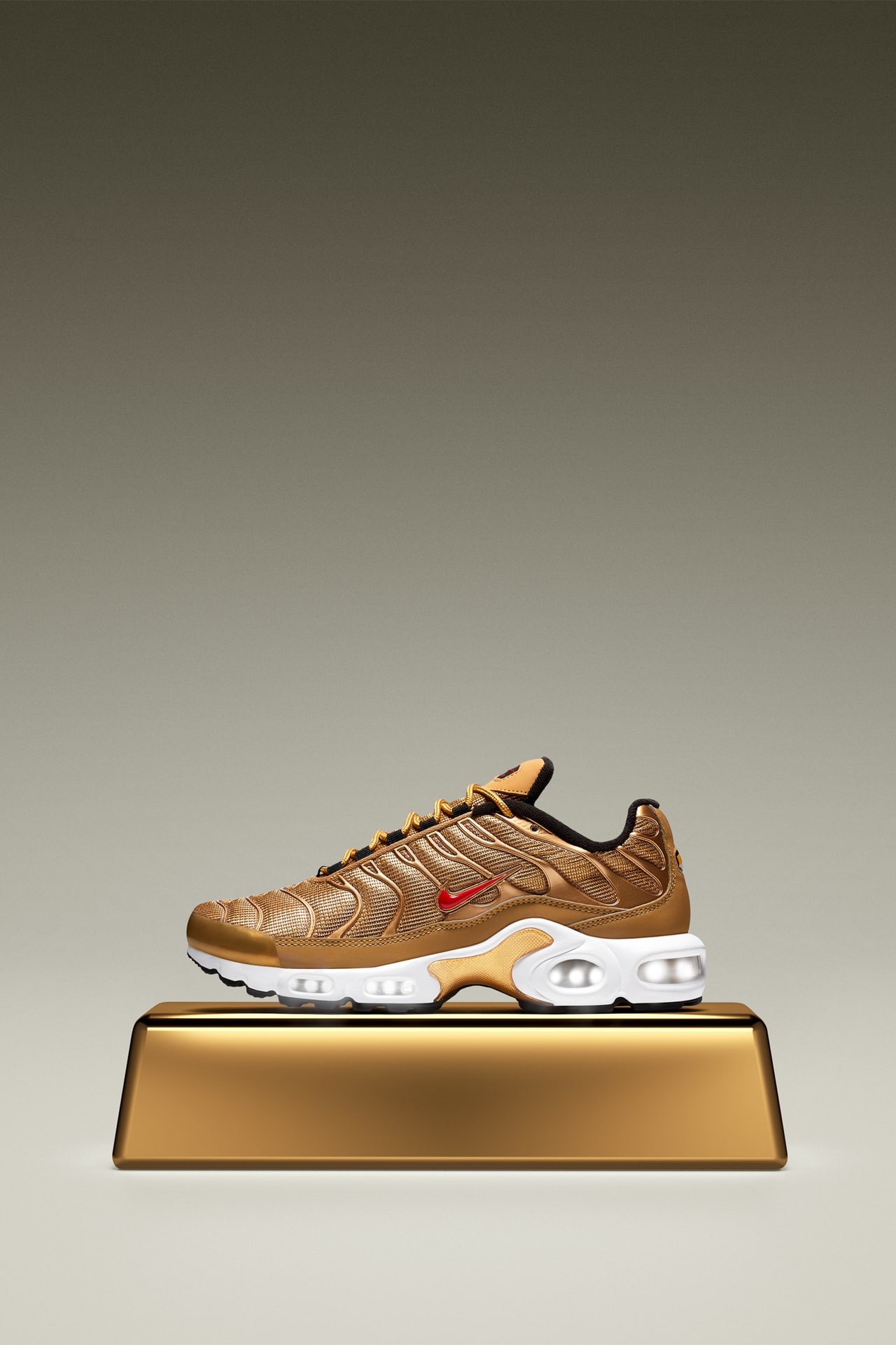 Women s Nike Air Max Plus QS Metallic Gold Release Date. Nike SNKRS