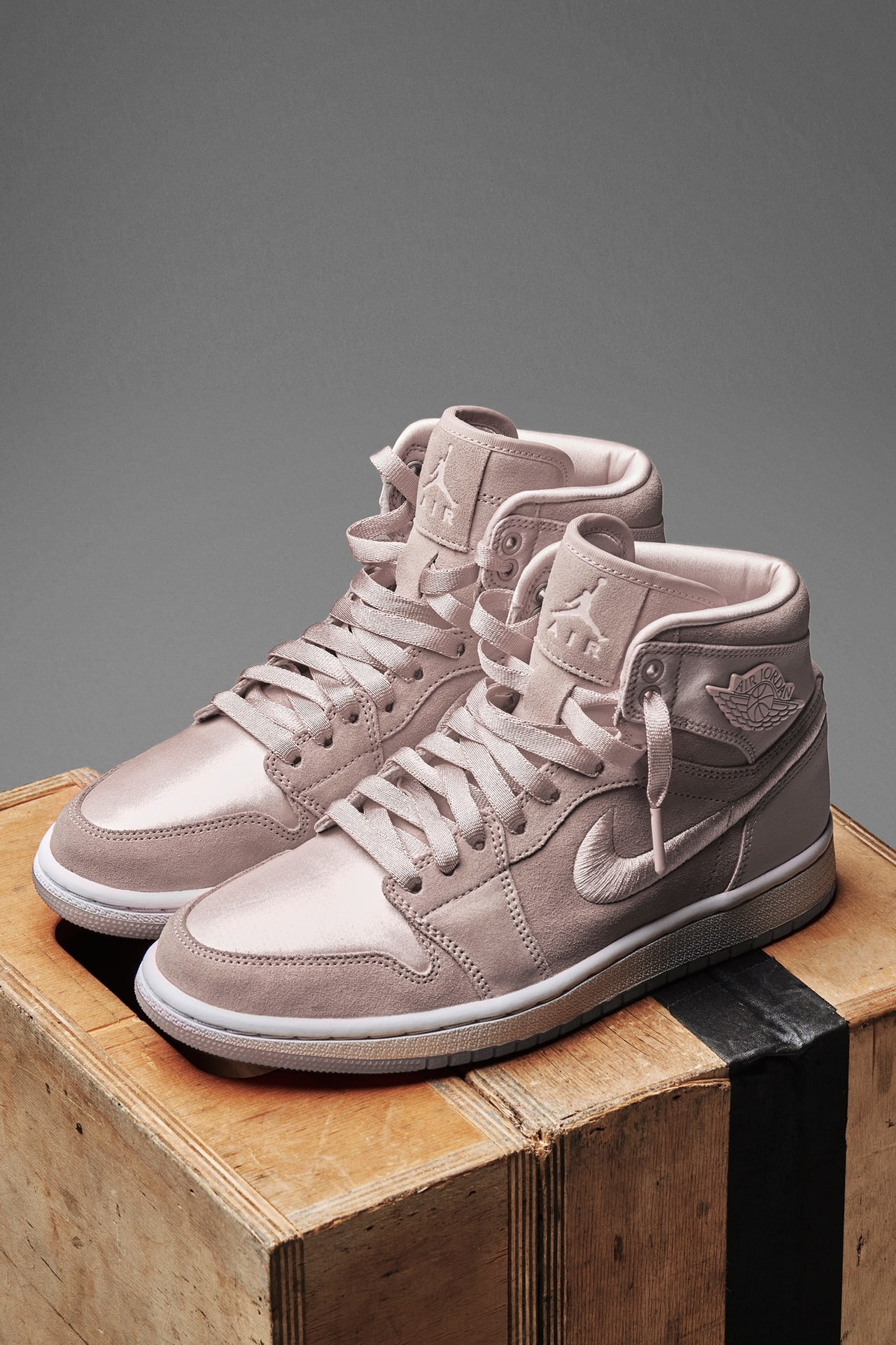 WMNS AIR JORDAN I