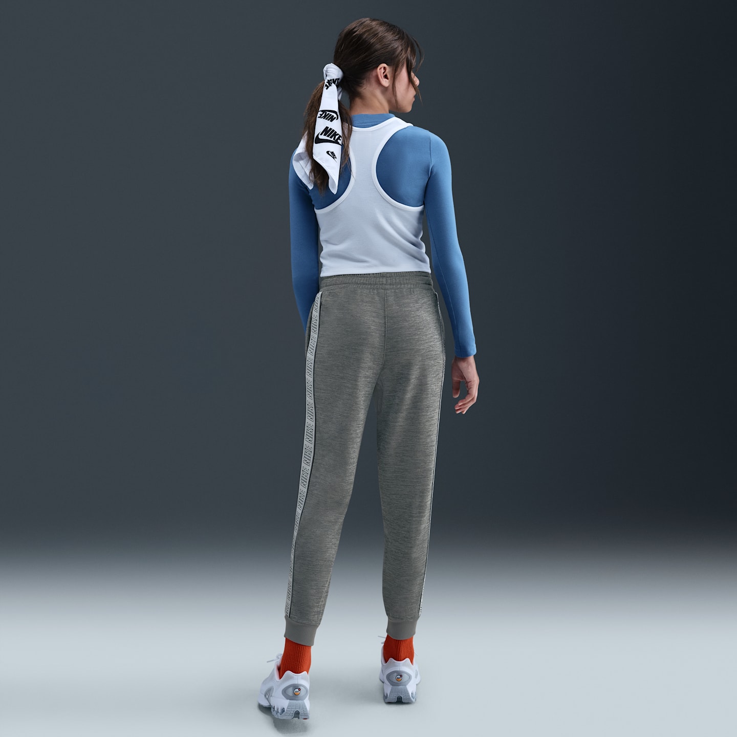 Детские брюки Nike Sportswear Club Dri-FIT, цвет: Дымчатый серый / Серый — фото 7