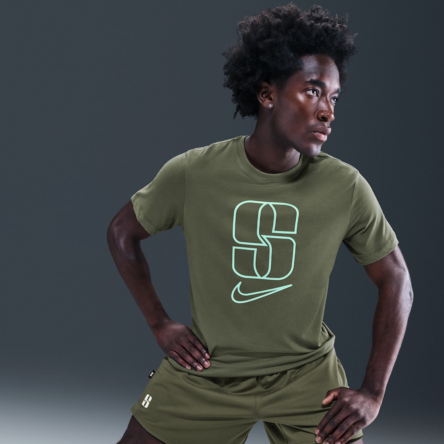 Мужская баскетбольная футболка Nike Sabrina Dri-FIT, цвет: Средний оливковый — фото 3