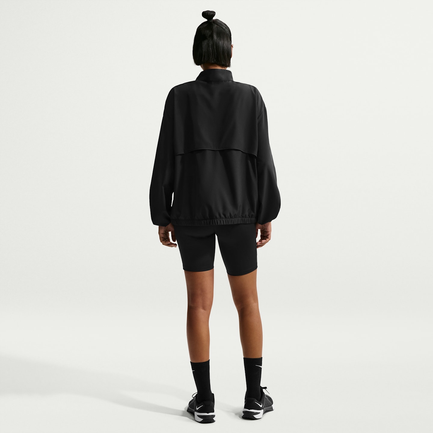 Женская тканая куртка Nike One Dri-FIT, цвет: Чёрный / Белый — фото 5
