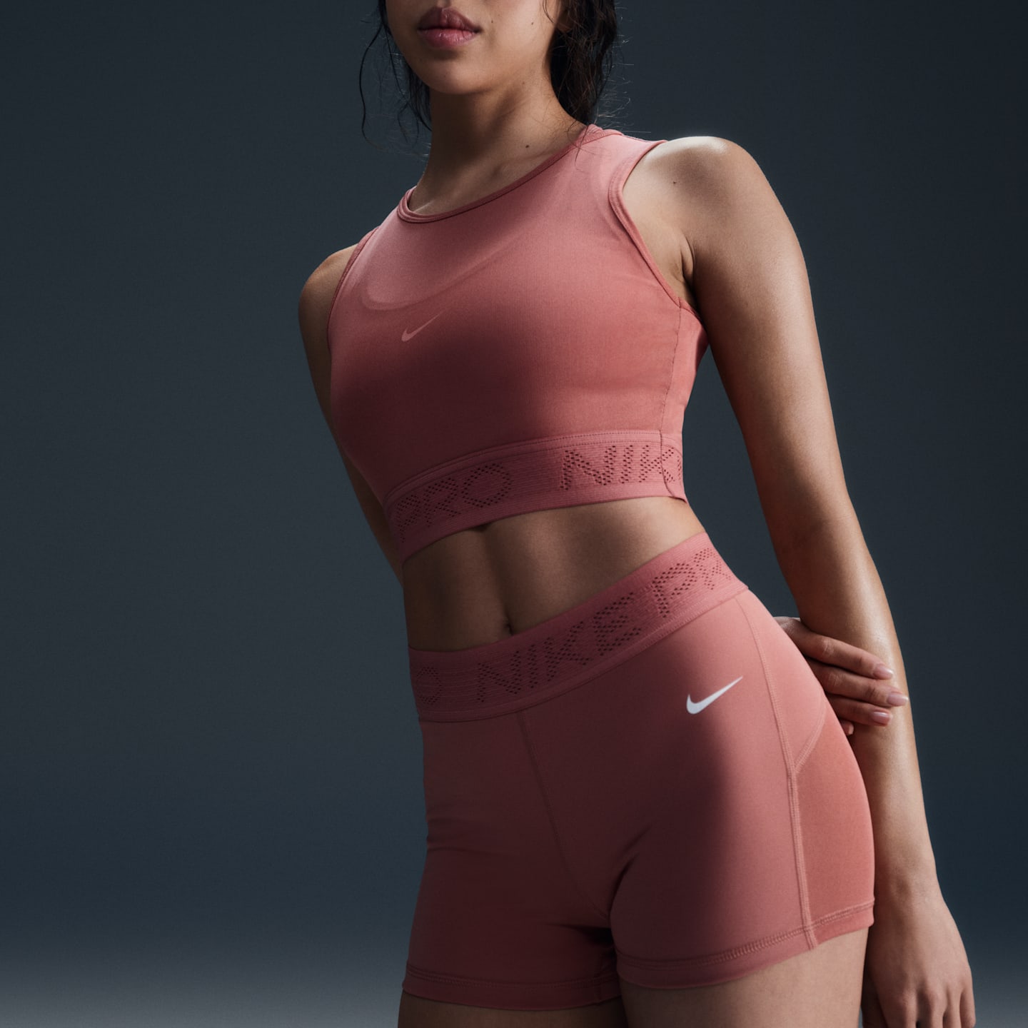 Женские шорты Nike Pro Mid-Rise 3" Mesh-Paneled, цвет: Розовый / Белый — фото 4