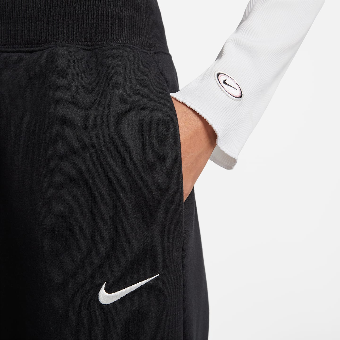Женские брюки Nike Sportswear Phoenix Fleece High-Waisted Wide-Leg Sweatpants, цвет: Чёрный / Молочный — фото 4