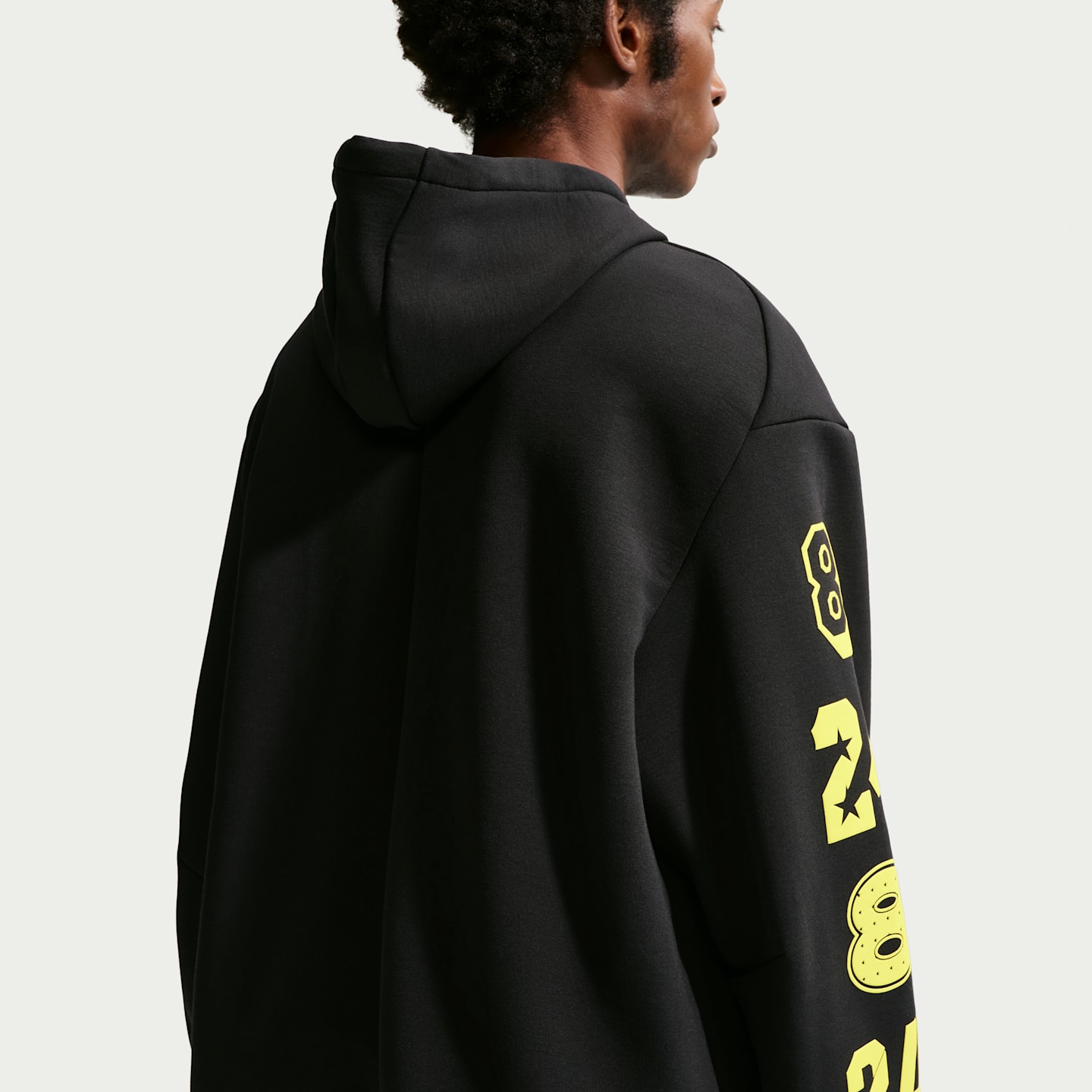 Мужское флисовое баскетбольное худи Nike Kobe, цвет: Чёрный / Жёлтый — фото 2