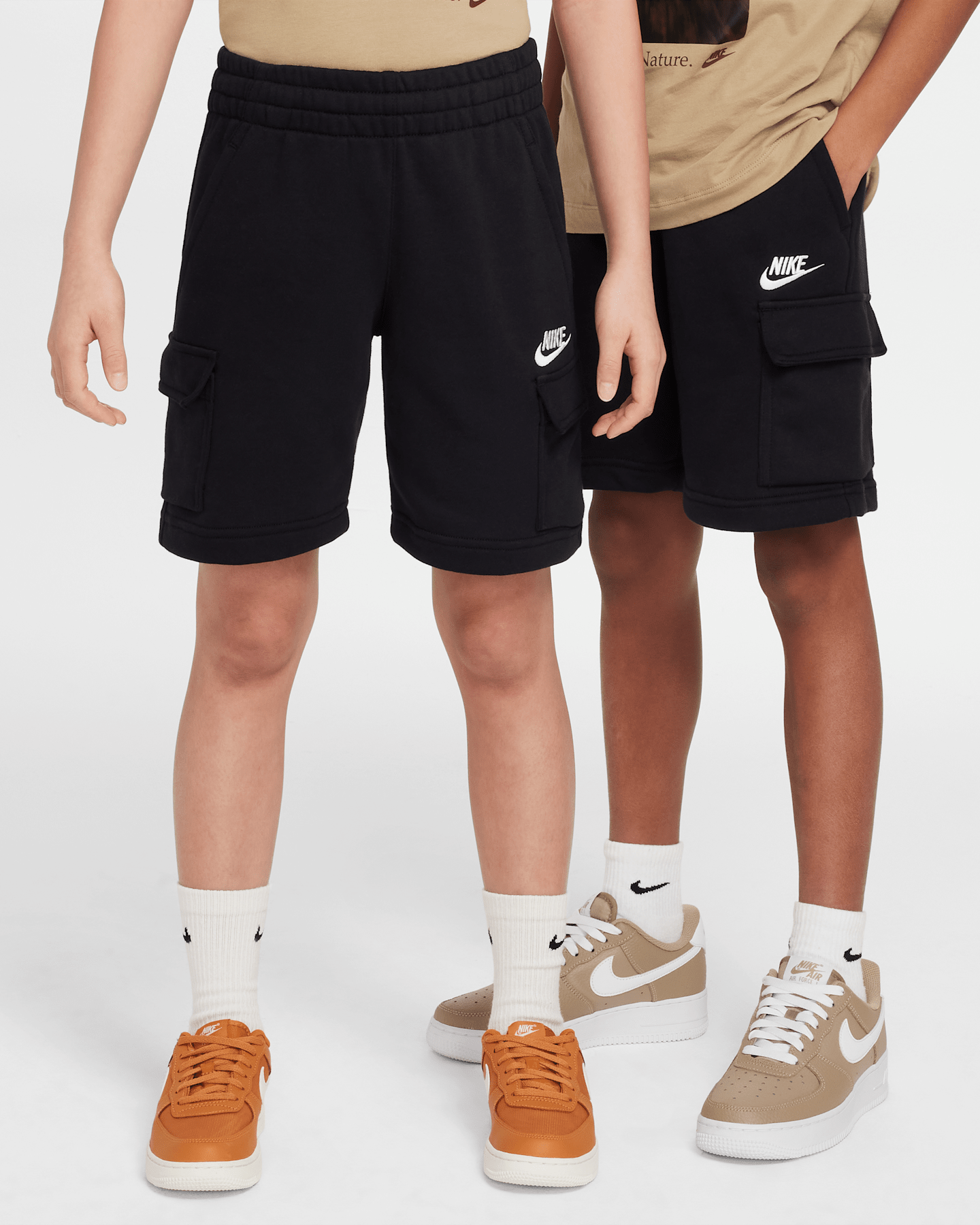 Детские шорты-карго Nike Sportswear Club из френч терри, цвет: Чёрный / Белый — фото 9