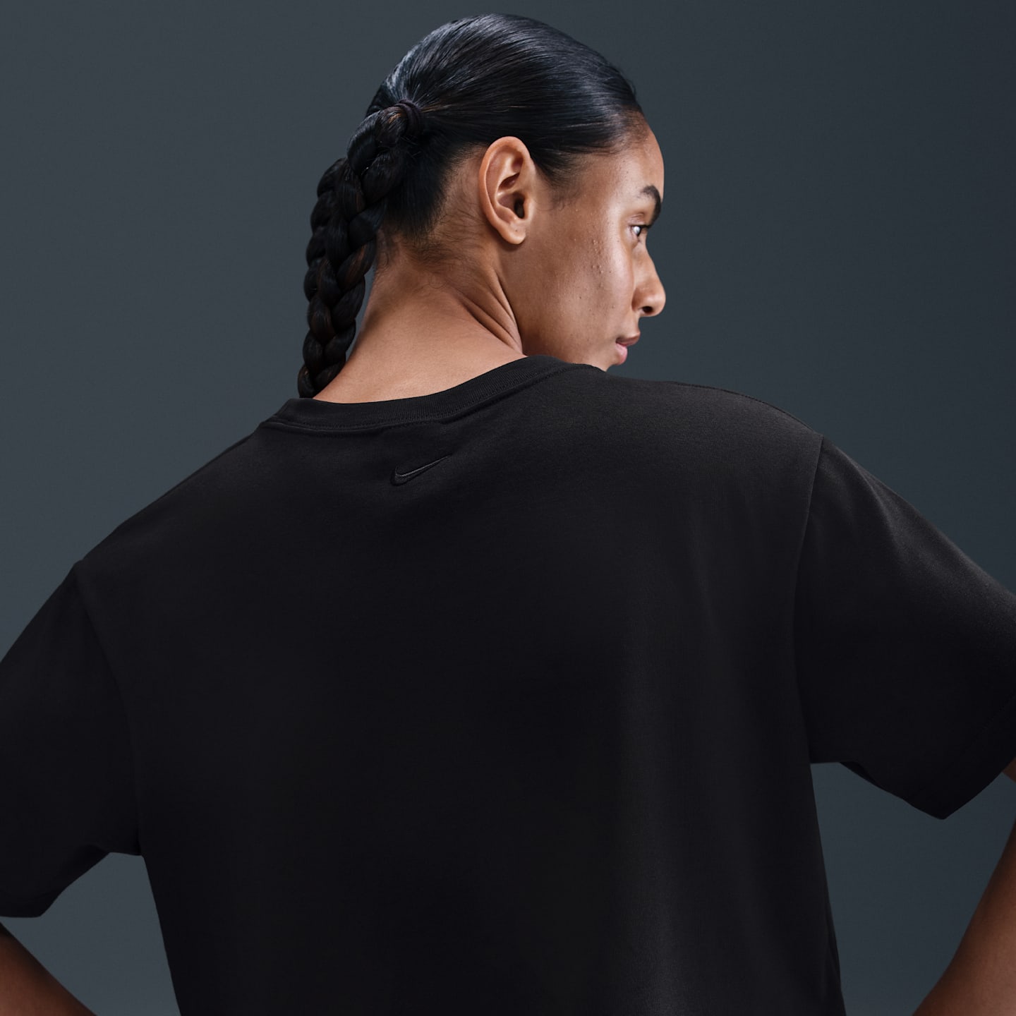 Женская укороченная баскетбольная футболка Nike Kobe Dri-FIT, цвет: Чёрный — фото 2