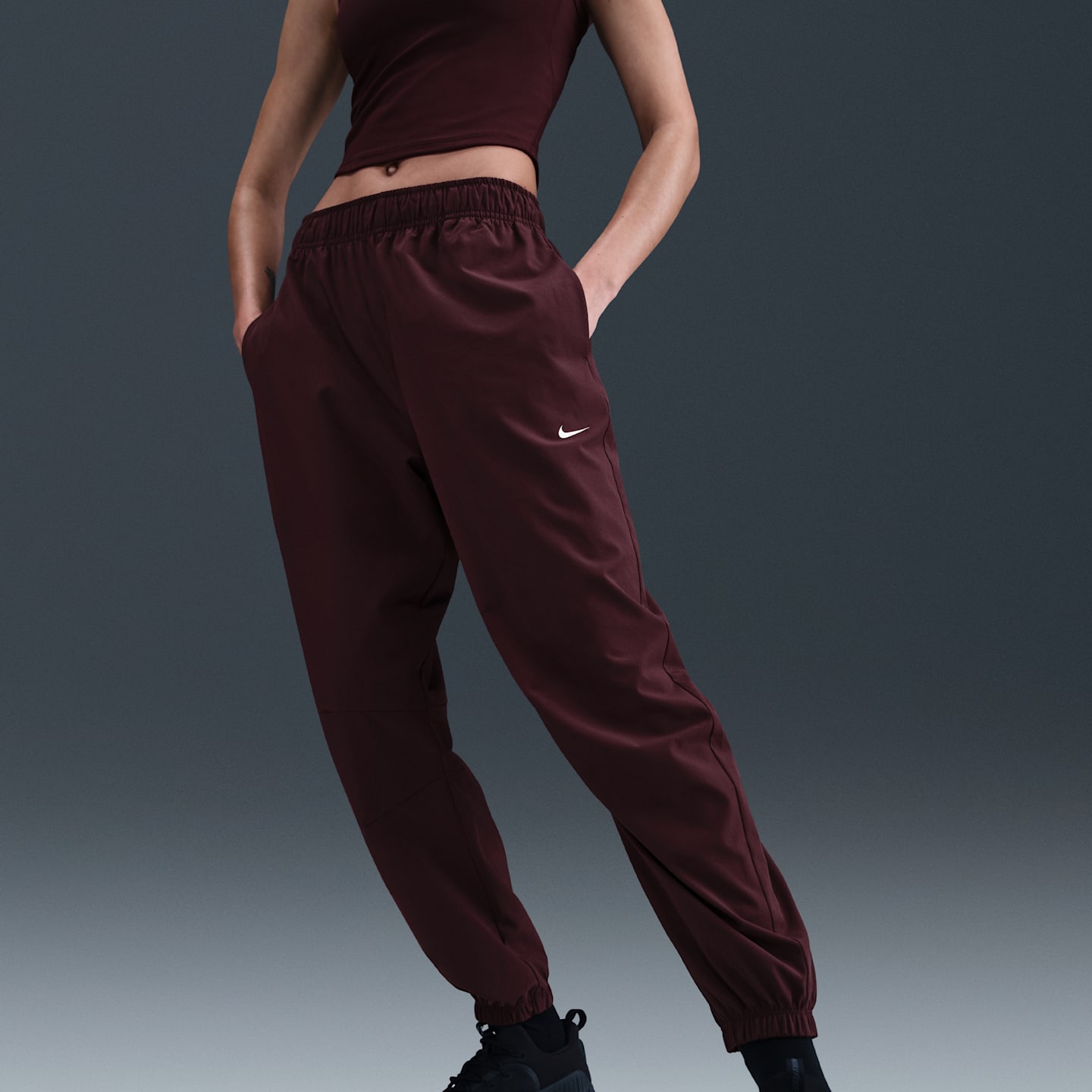 Женские тканые брюки Nike One Repel с высокой талией, цвет: Бордовый / Белый — фото 2