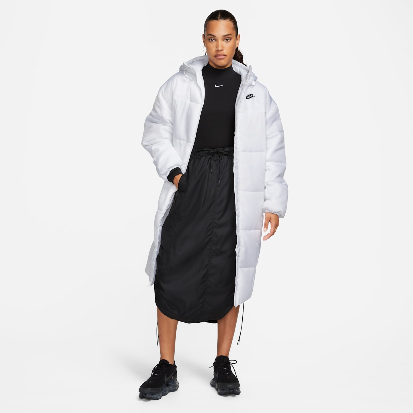 Женская свободная парка Nike Sportswear Classic Puffer Therma-FIT с капюшоном, цвет: Белый / Чёрный — фото 7