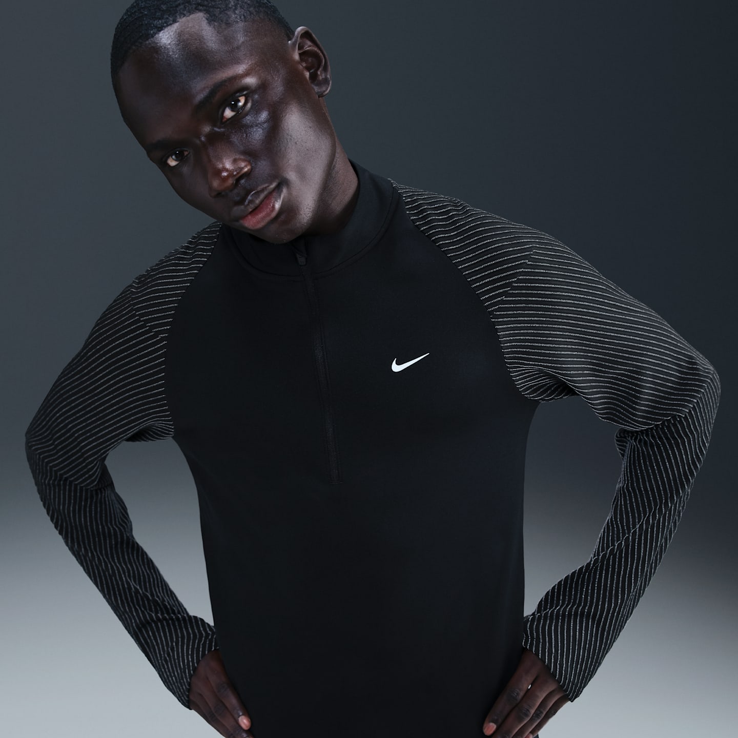 Мужской беговой топ Nike Dri-FIT на молнии 1/2 со светоотражающими элементами, цвет: Чёрный