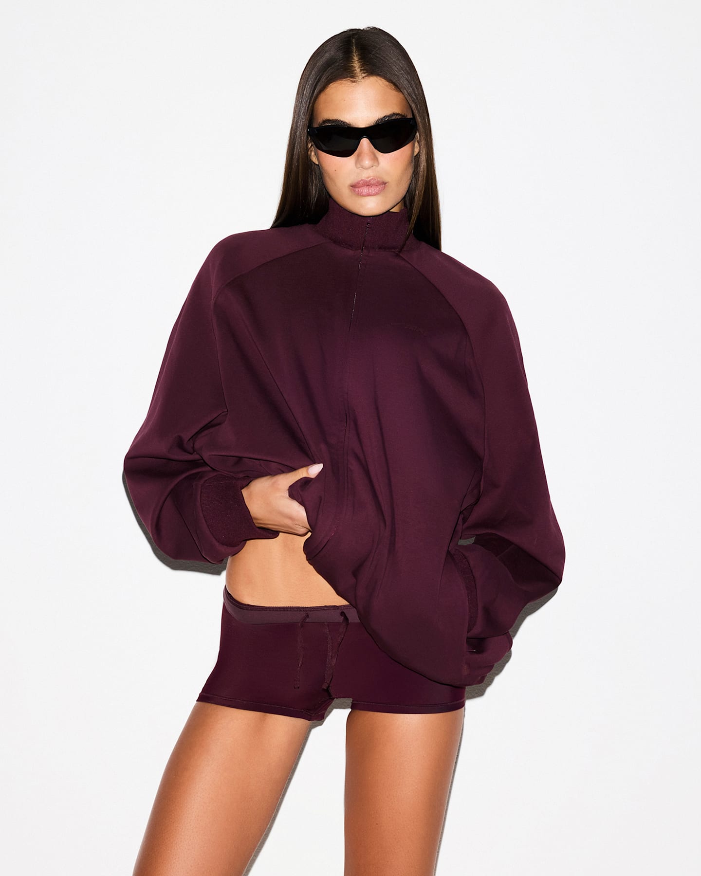 Женская спортивная куртка NikeSKIMS Matte Tricot оверсайз на молнии, цвет: Nskm Currant — фото 8