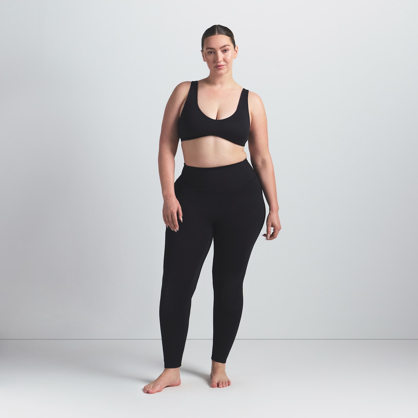 Женские легинсы NikeSKIMS Matte с высокой талией, 26", с захватом под коленом, цвет: Обсидиановый — фото 6