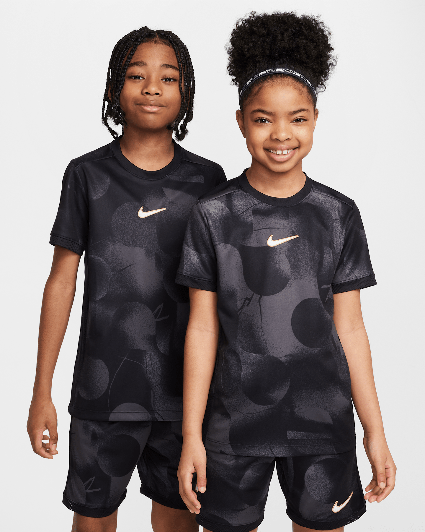 Детский футбольный топ с коротким рукавом Nike Academy+ Dri-FIT, цвет: Тёмный серый / Чёрный — фото 8