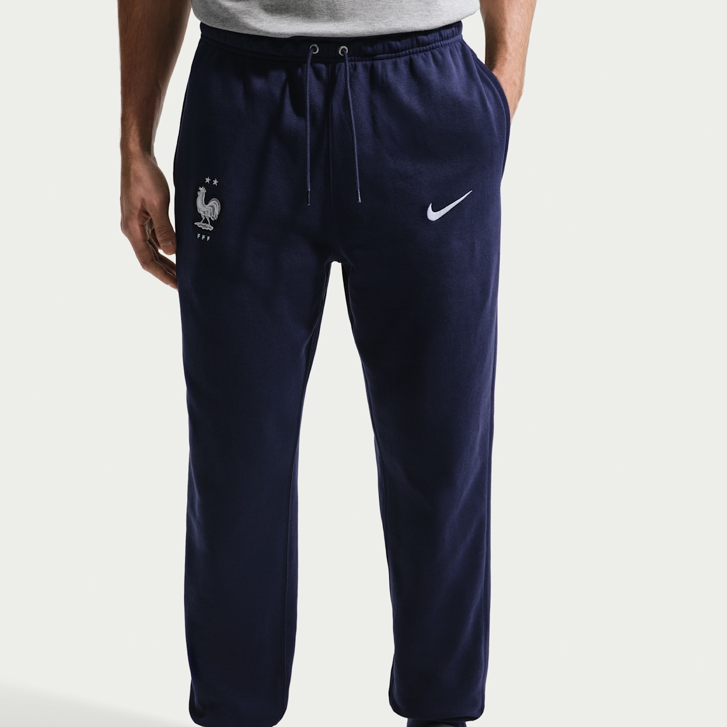 Мужские футбольные джоггеры Nike FFF Club из футера, цвет: Синий / Белый — фото 2
