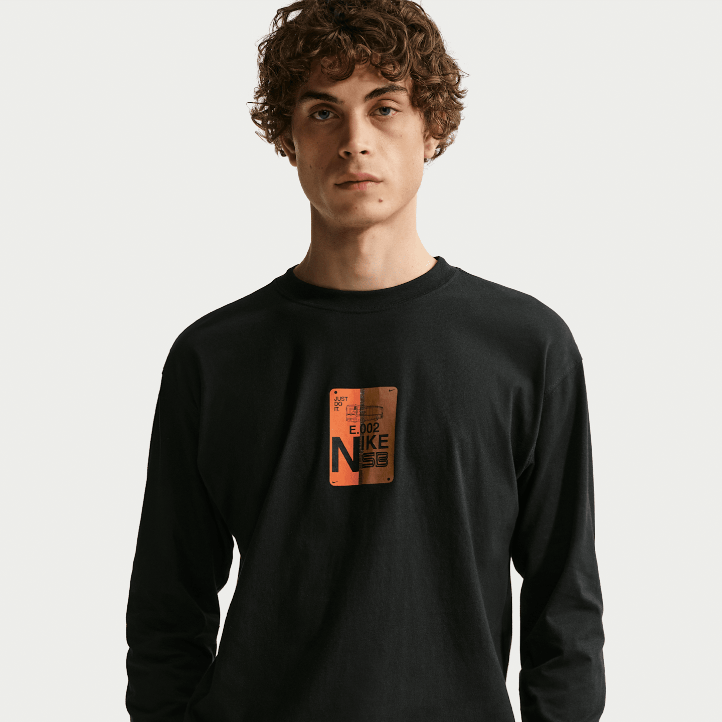 Футболка для скейтбординга Nike SB свободного кроя с длинным рукавом, цвет: Чёрный / Оранжевый — фото 1