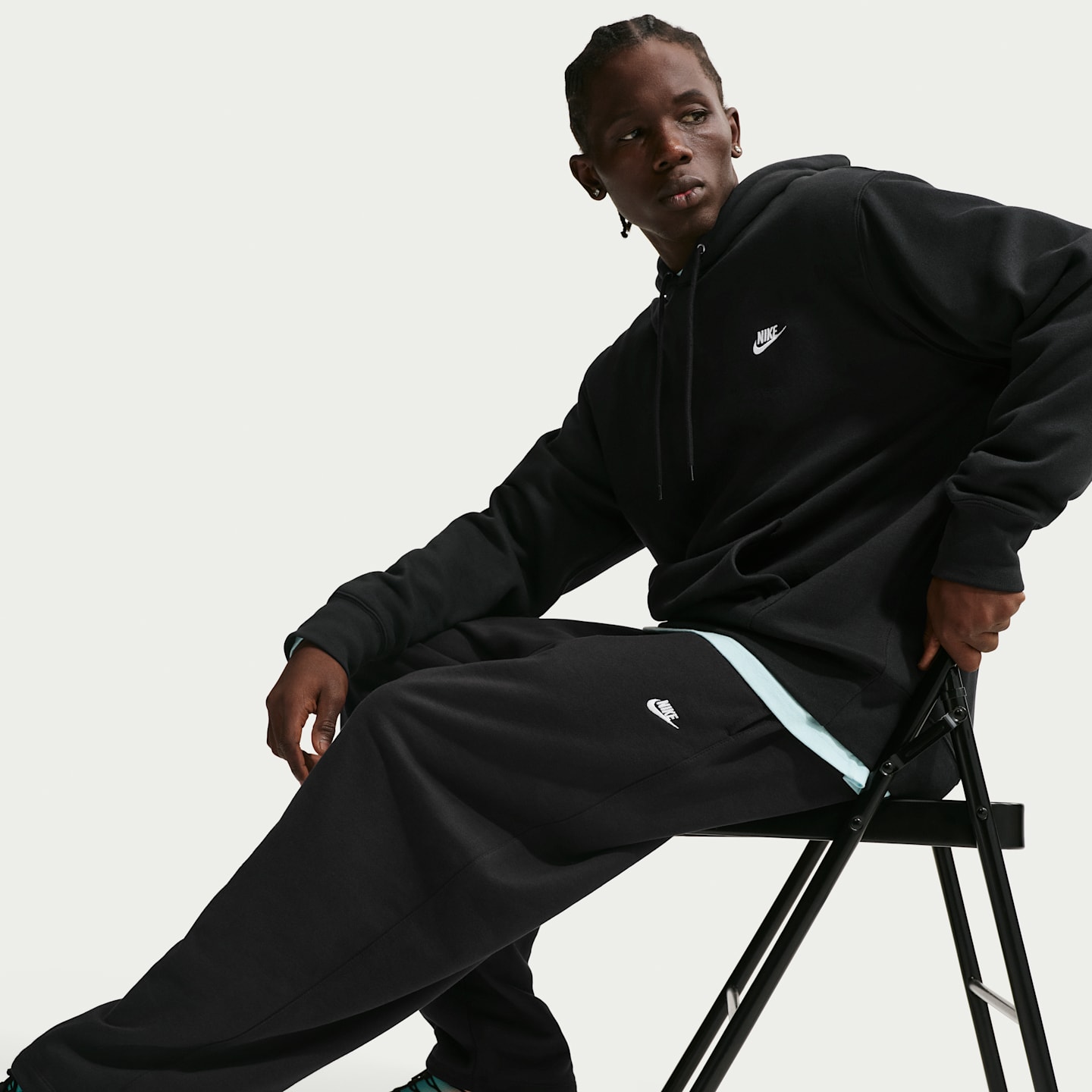 Мужские брюки Nike Sportswear Club из френч терри оверсайз, цвет: Чёрный / Белый — фото 4