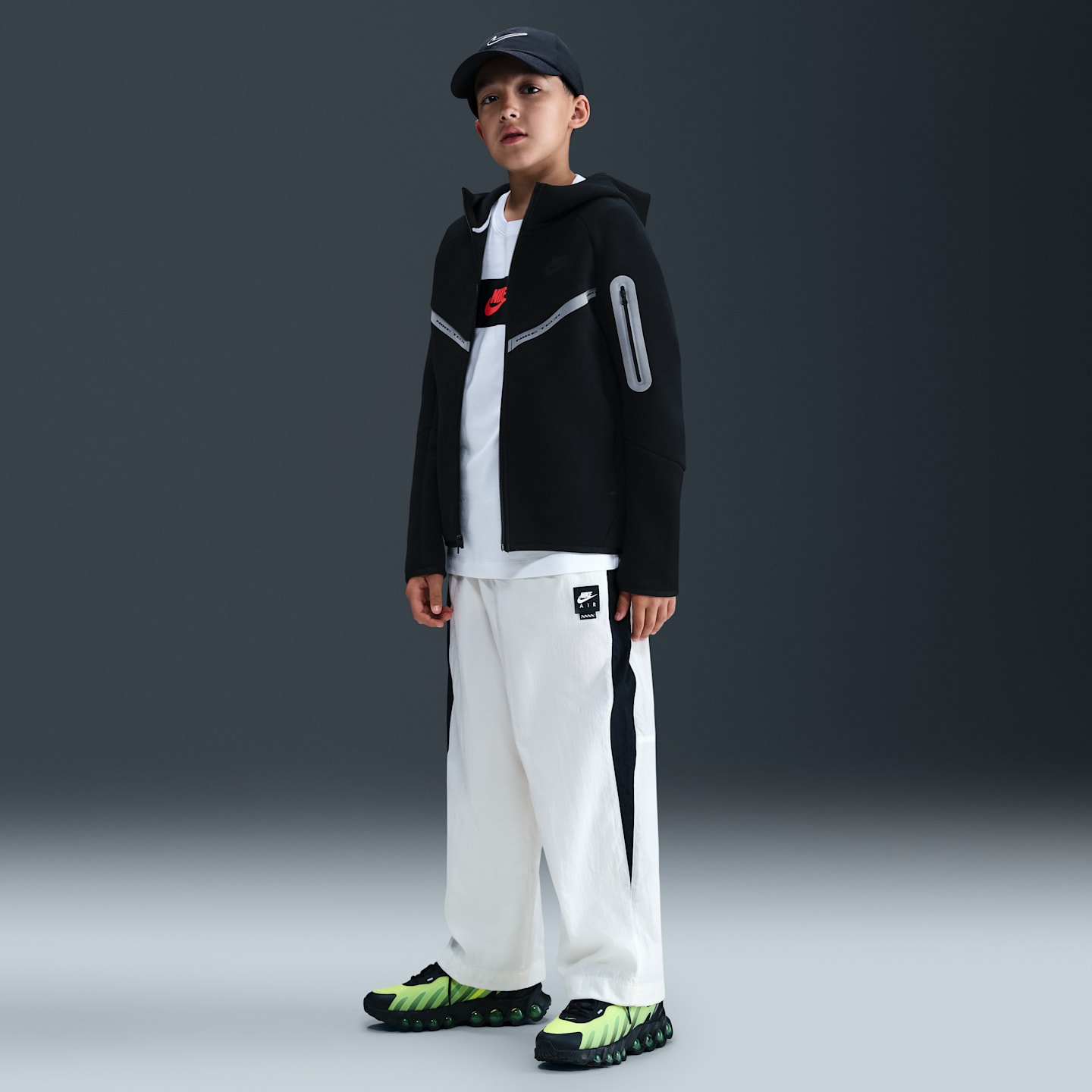 Детское худи Nike Sportswear Tech Fleece Full-Zip with Reflective Accents, цвет: Чёрный — фото 7