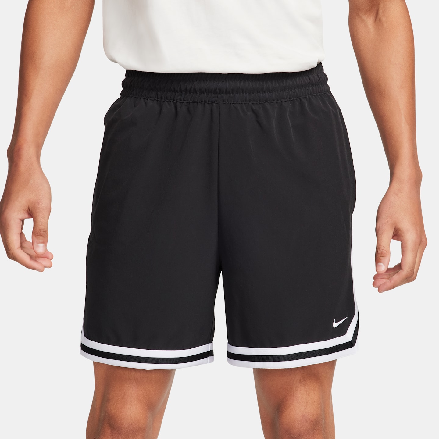 Мужские баскетбольные шорты Nike DNA Dri-FIT UV Woven, цвет: Чёрный / Белый — фото 2