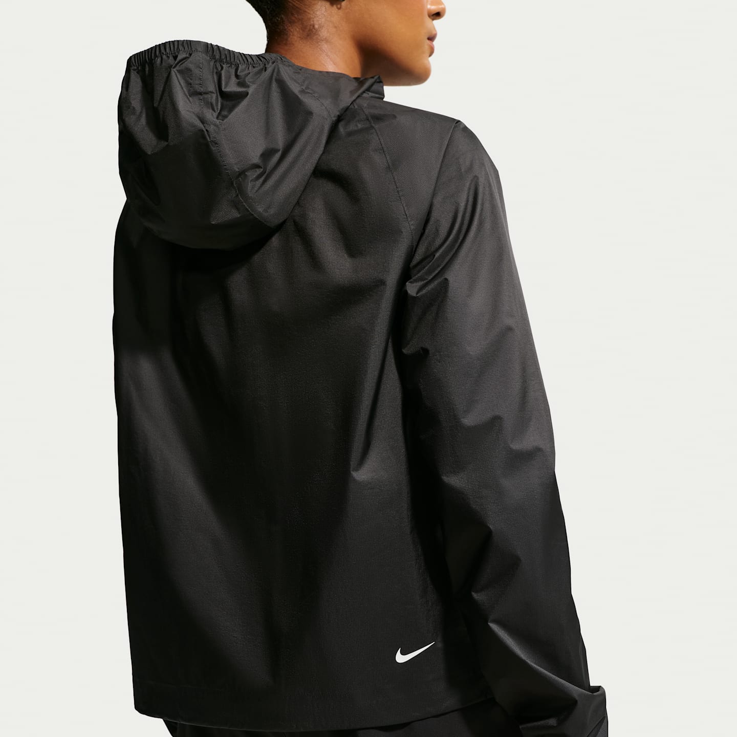 Женская куртка Nike ACG Trailwind Storm-FIT ADV, цвет: Чёрный / Снежный белый — фото 2