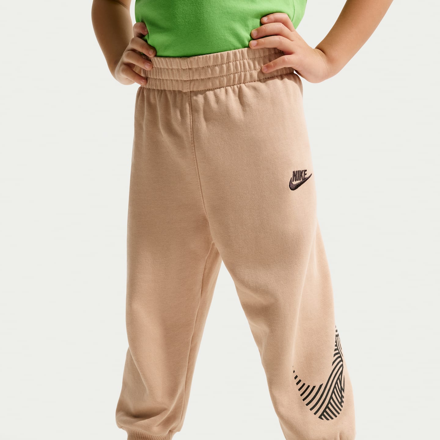 Детские свитеры Nike Sportswear In The Zone 2-Piece Oversized French Terry Pullover Set, цвет: Коричневый — фото 4
