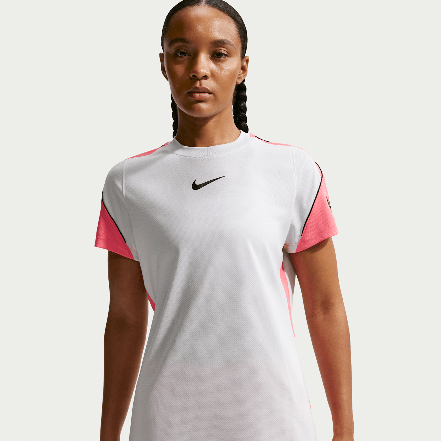 Женская футбольная футболка Nike Strike Alexia Putellas Dri-FIT, цвет: Платиновый / Морской коралловый — фото 1