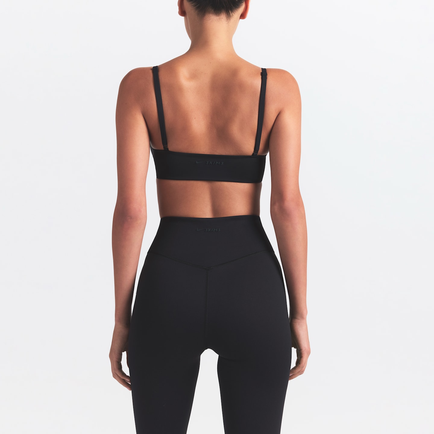 Женские легинсы NikeSKIMS Matte с высокой талией, 26", с захватом под коленом, цвет: Обсидиановый — фото 4