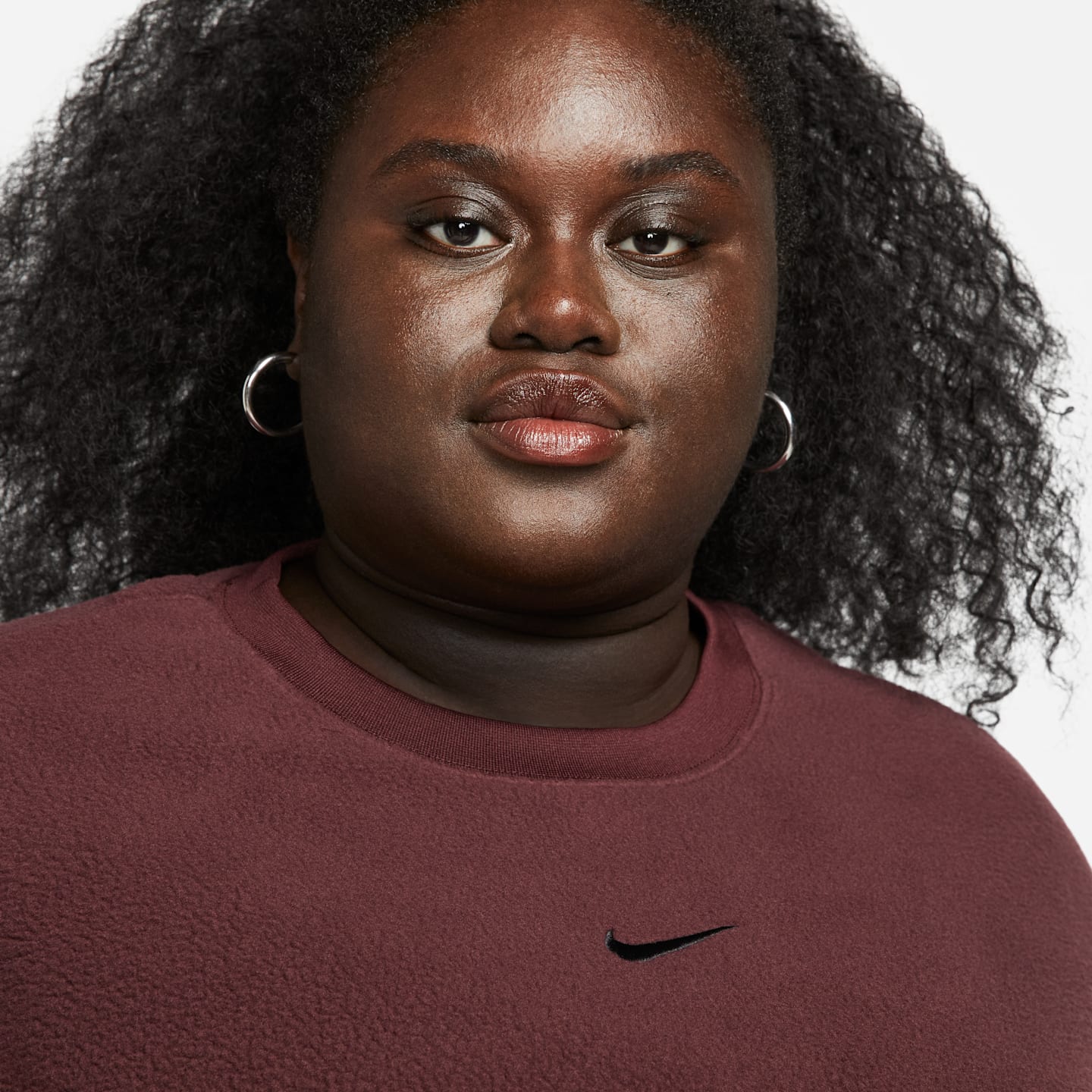 Женская толстовка Nike Sportswear Plush Mod Crop Crew-Neck (Plus Size), цвет: Бордовый / Чёрный — фото 3